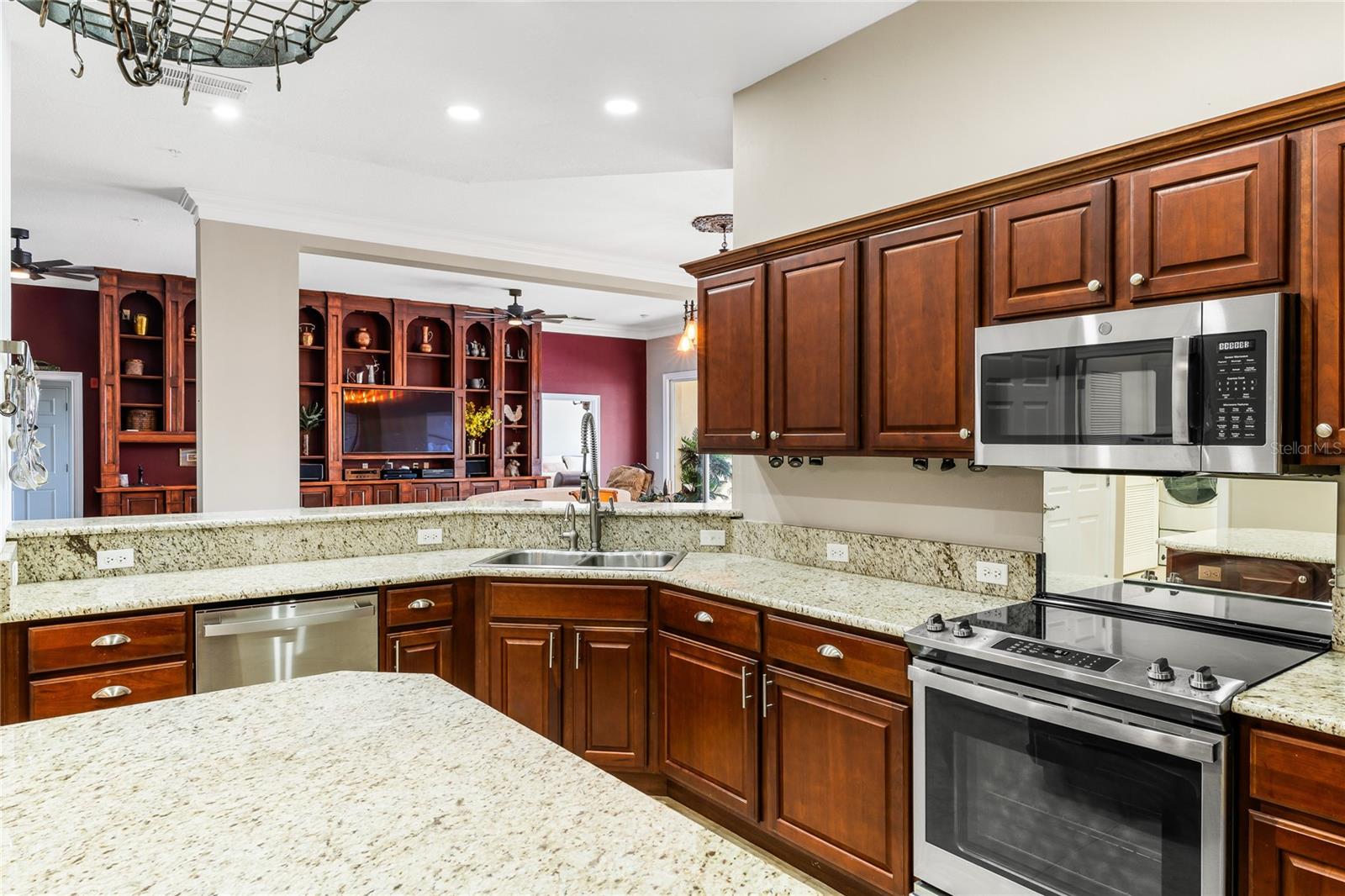 Image 14 of 82 For 225 Seminole Boulevard 607