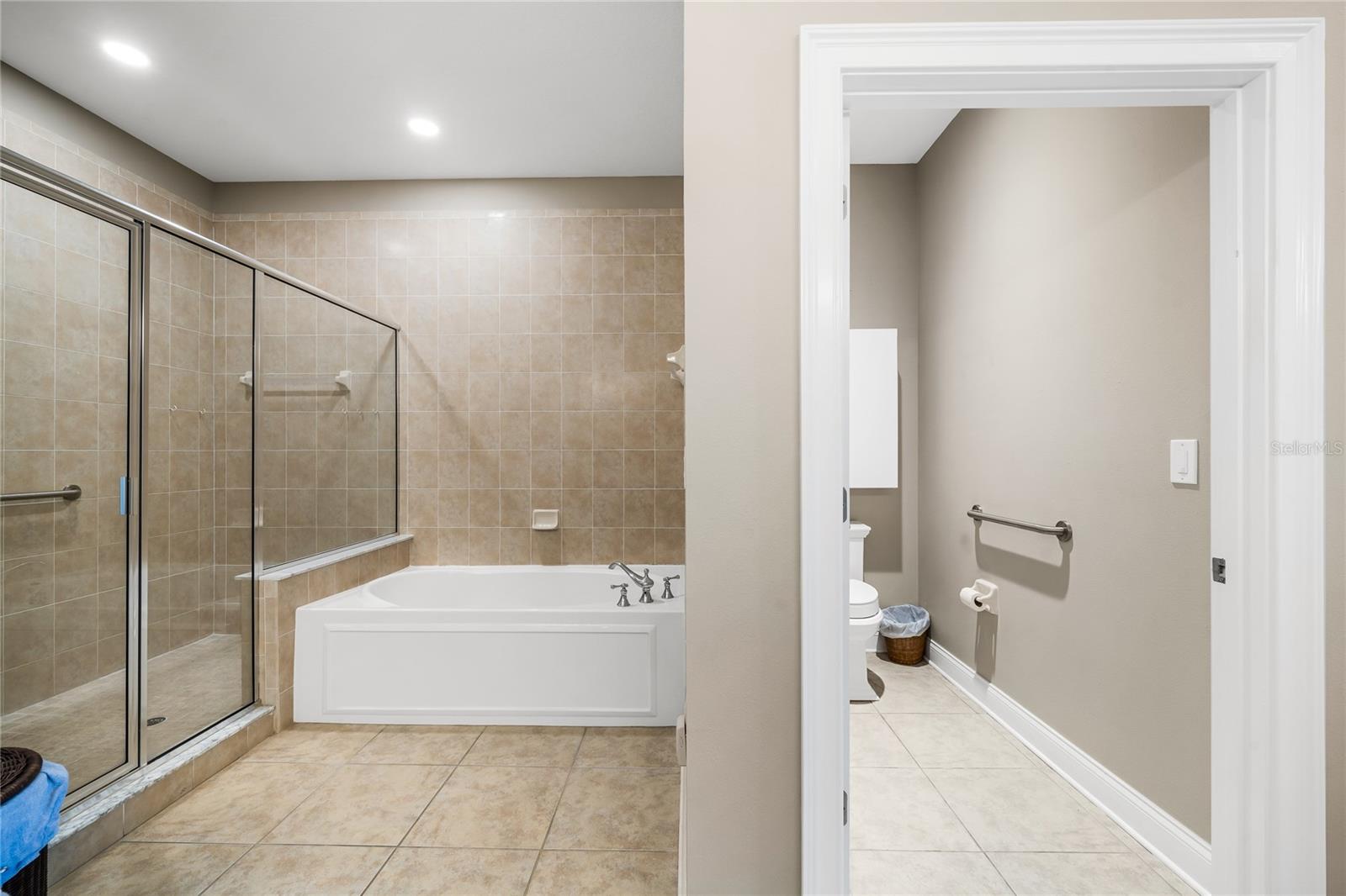 Image 31 of 82 For 225 Seminole Boulevard 607