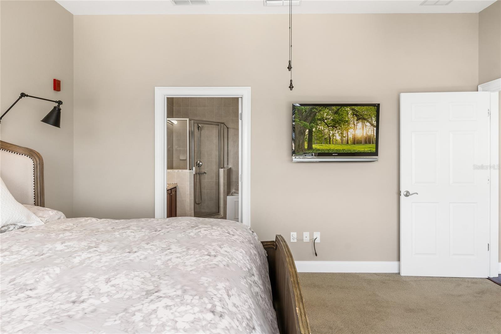 Image 38 of 82 For 225 Seminole Boulevard 607