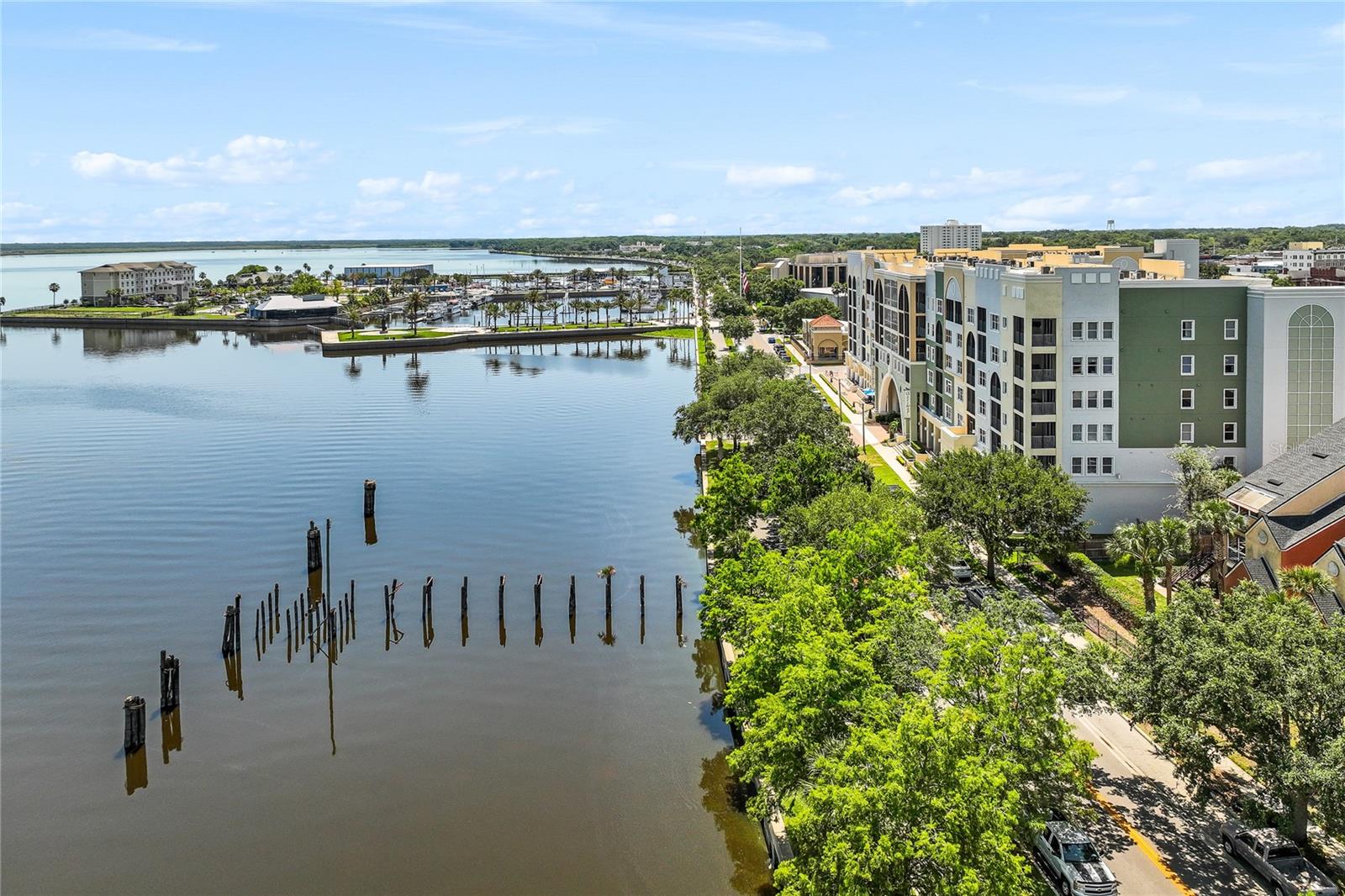 Image 4 of 82 For 225 Seminole Boulevard 607