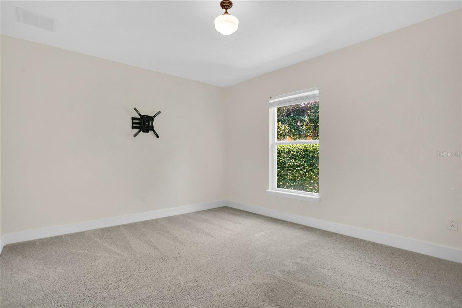 Image 20 of 40 For 505 Alleria Court
