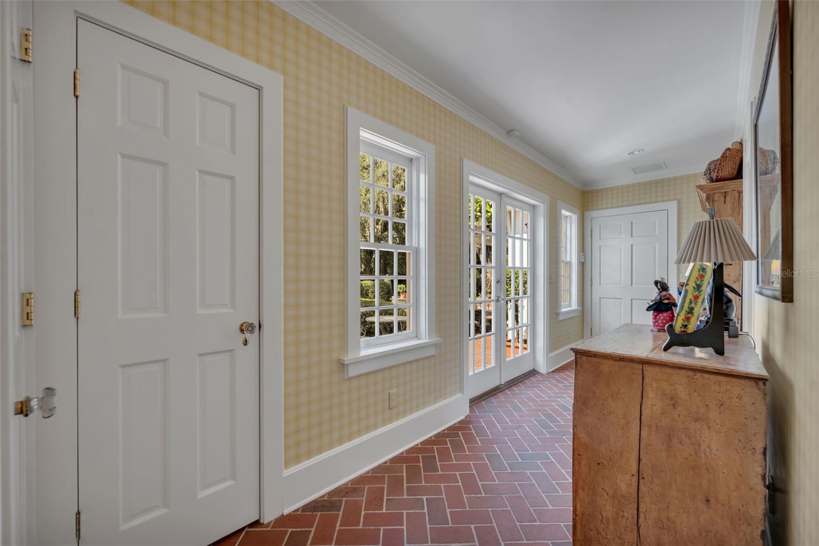 Image 17 of 51 For 887 Georgia Avenue