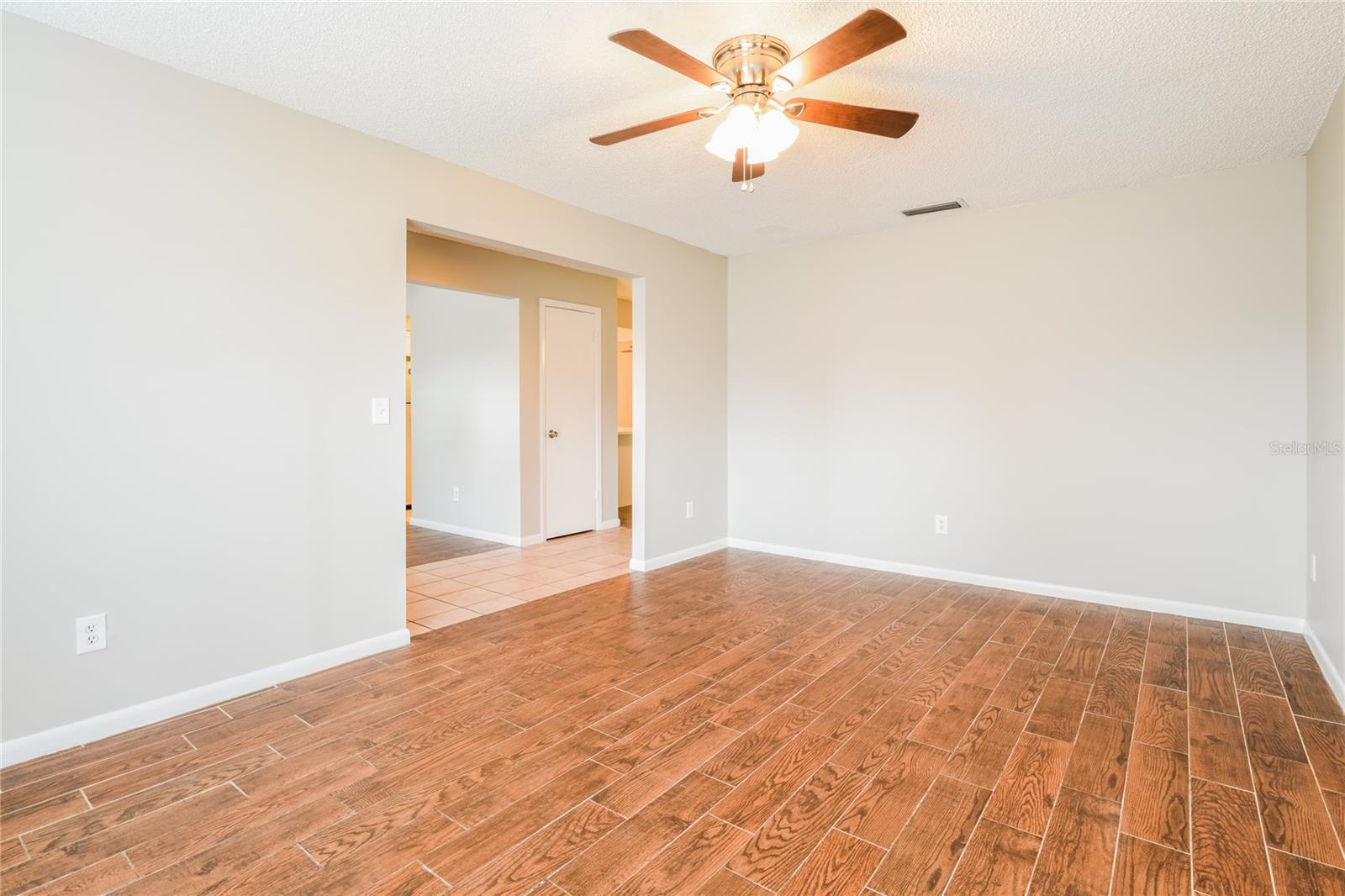 Image 8 of 16 For 1103 Briarpark Way