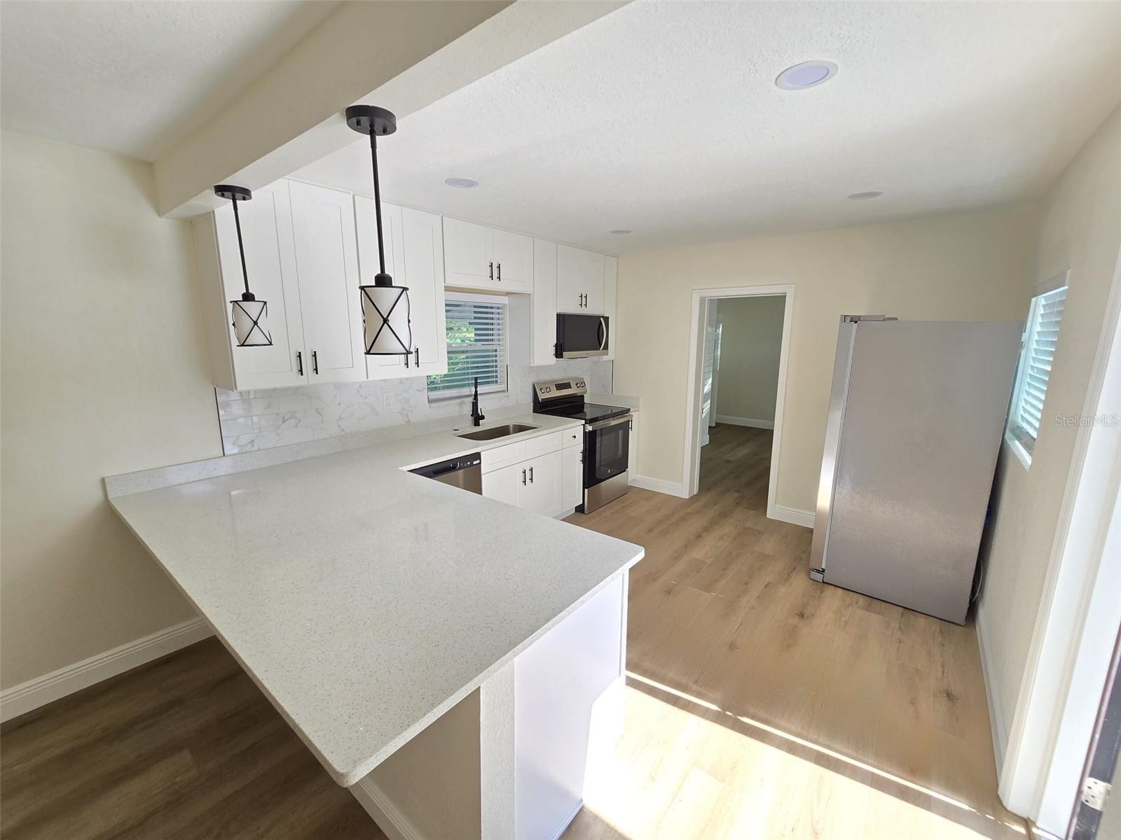 Image 4 of 9 For 416 Ianthe Street 2