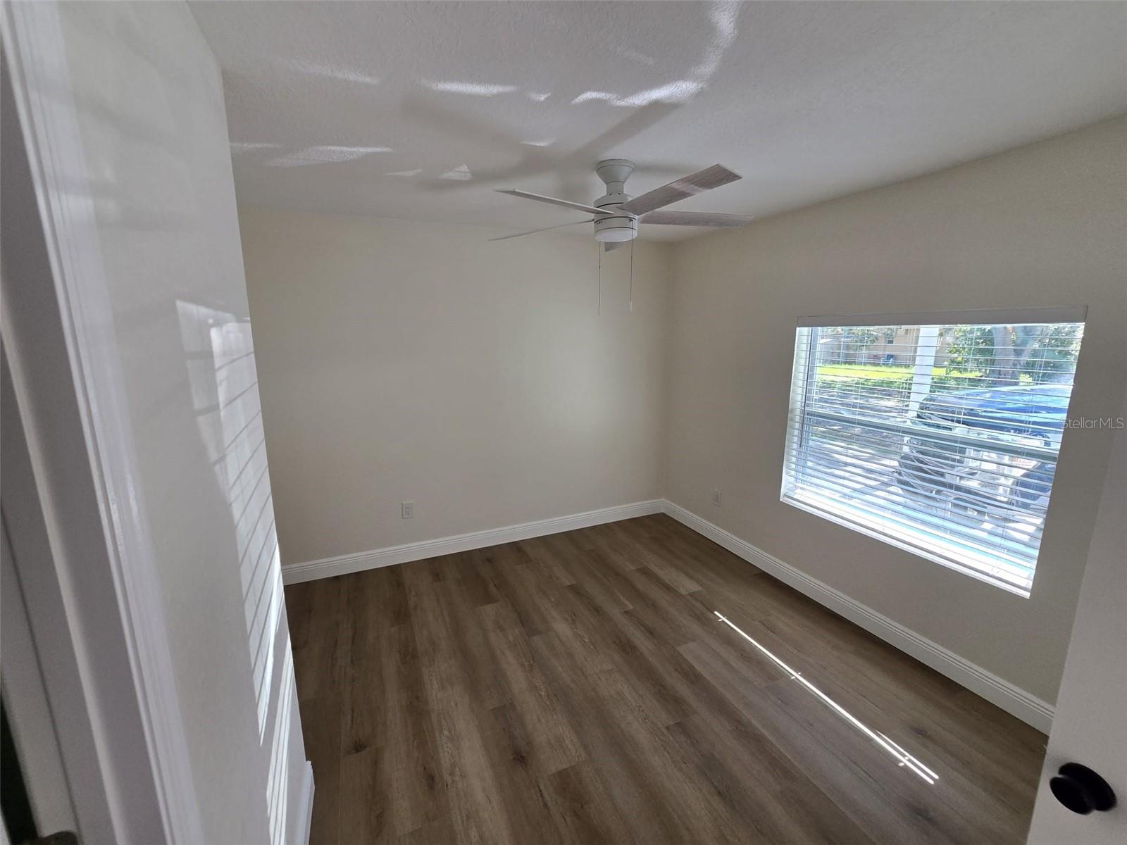 Image 6 of 9 For 416 Ianthe Street 2