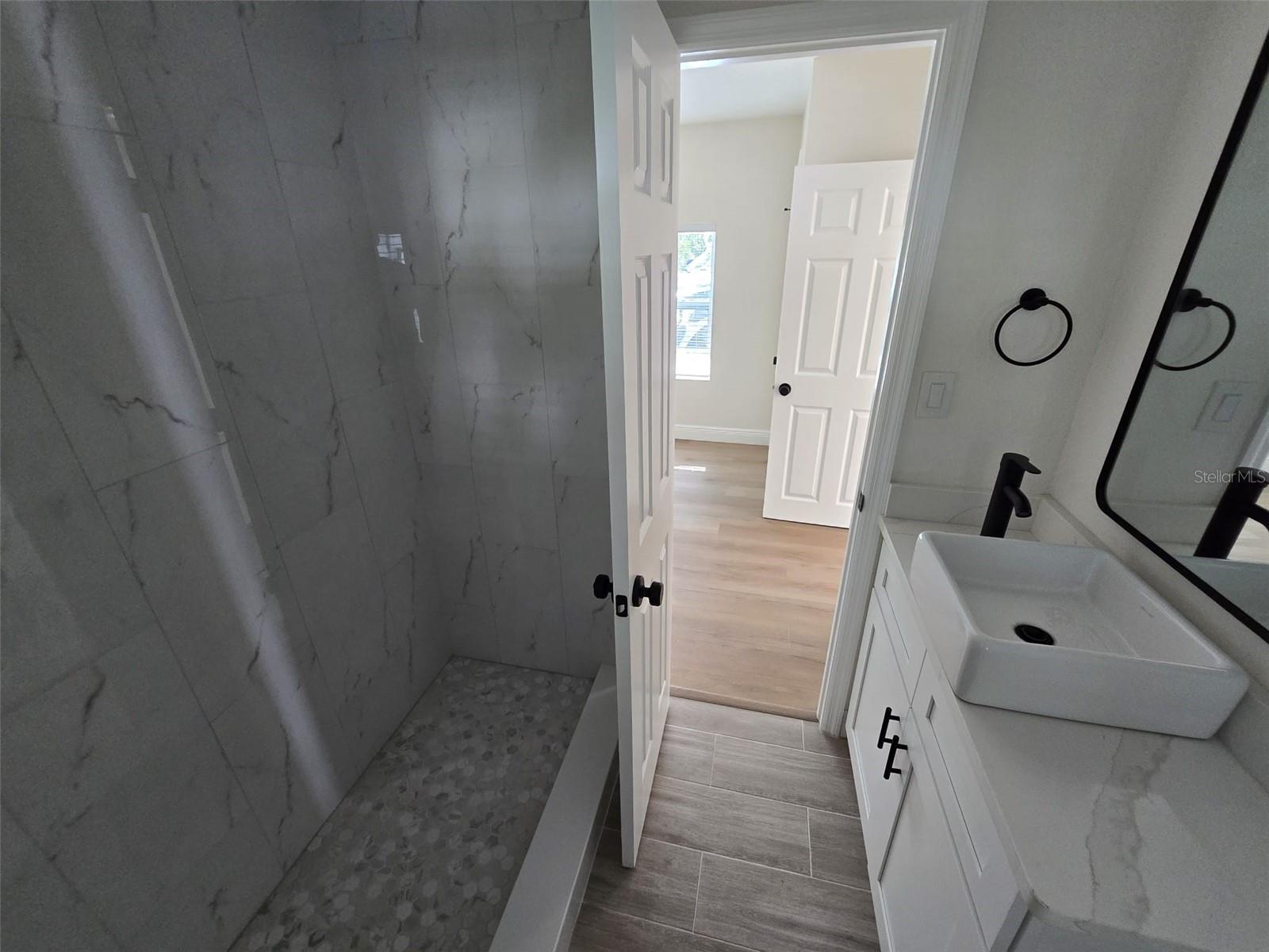 Image 8 of 9 For 416 Ianthe Street 2