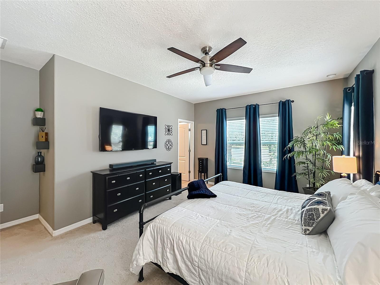 Image 34 of 68 For 11420 Center Lake Drive
