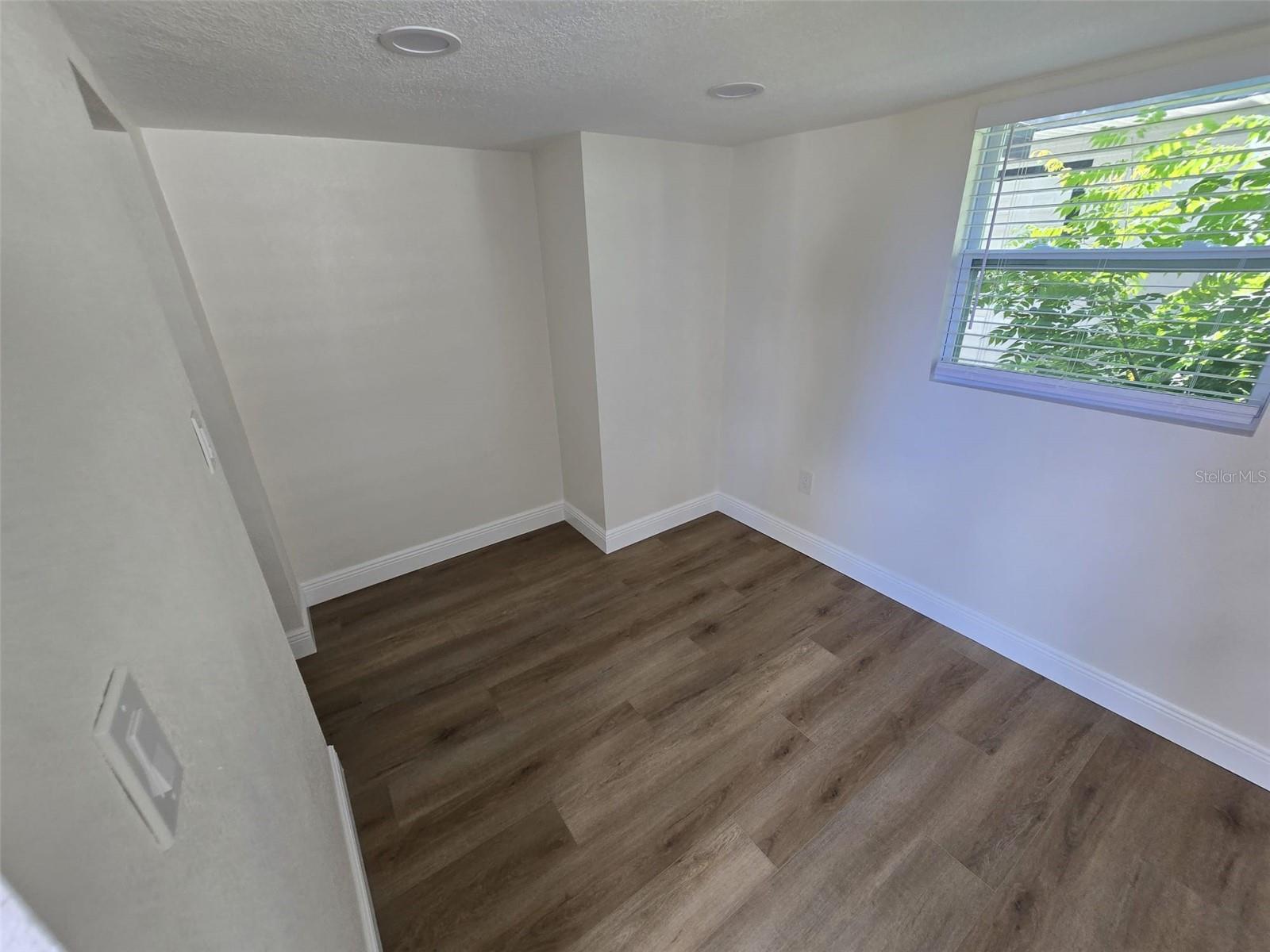 Image 13 of 16 For 416 Ianthe Street 3