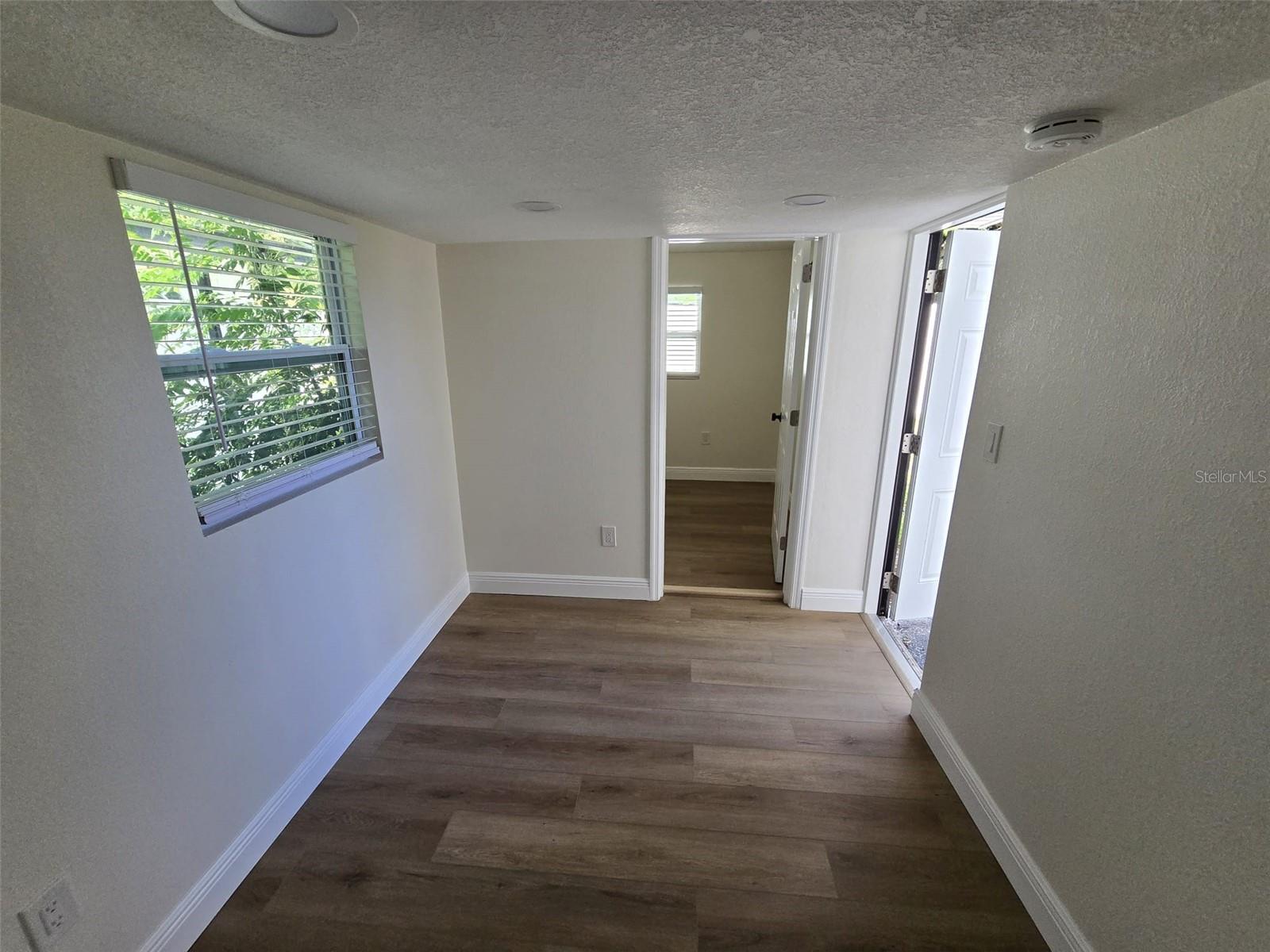 Image 15 of 16 For 416 Ianthe Street 3