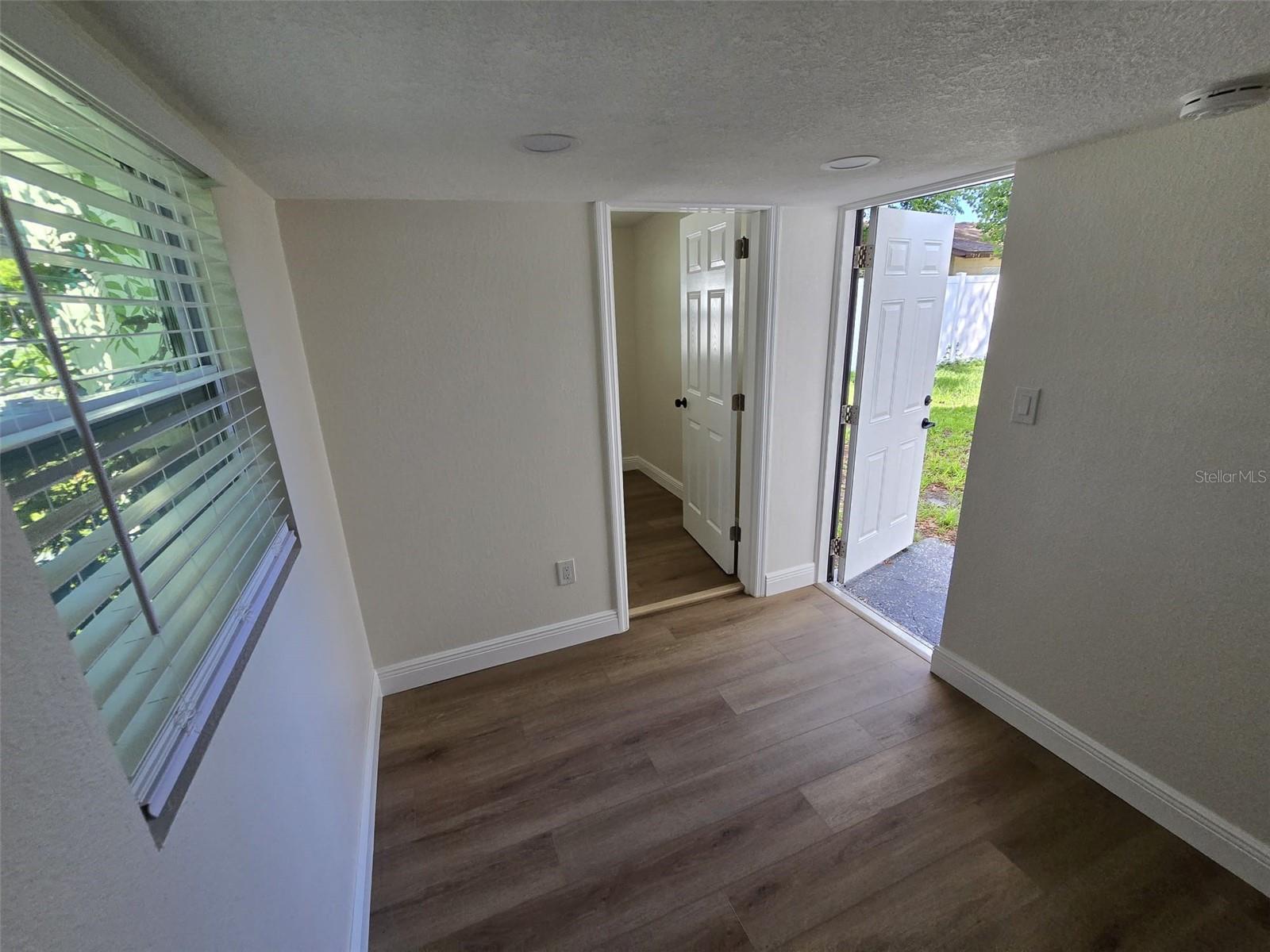 Image 16 of 16 For 416 Ianthe Street 3