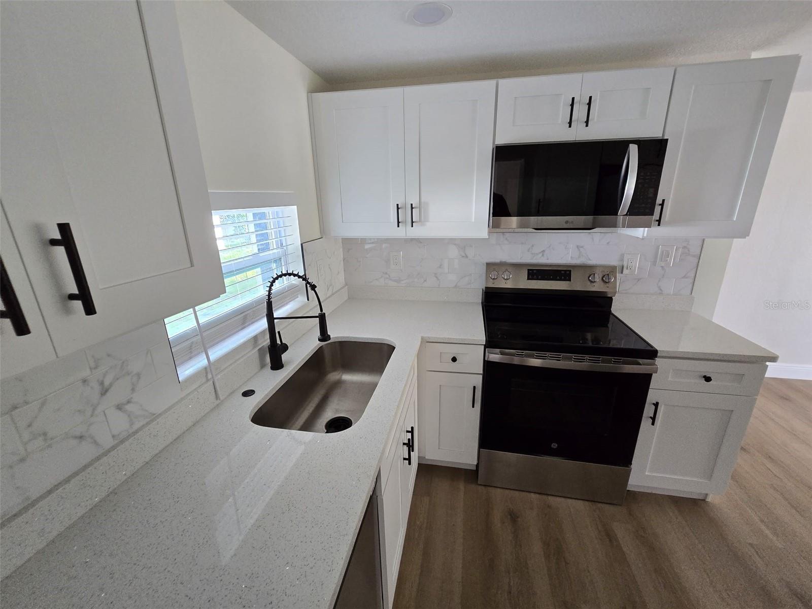 Image 4 of 16 For 416 Ianthe Street 3