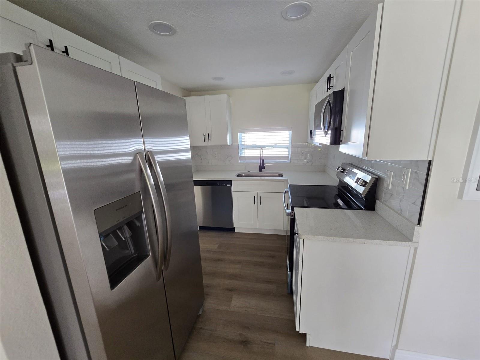 Image 6 of 16 For 416 Ianthe Street 3