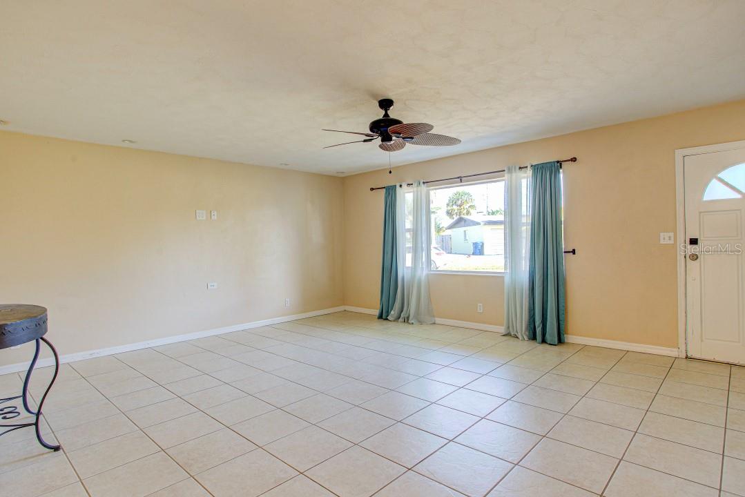 Image 16 of 66 For 22 Plaza Drive