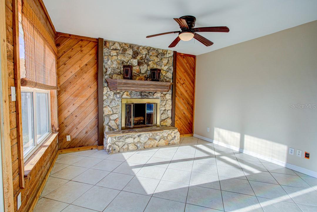 Image 33 of 66 For 22 Plaza Drive