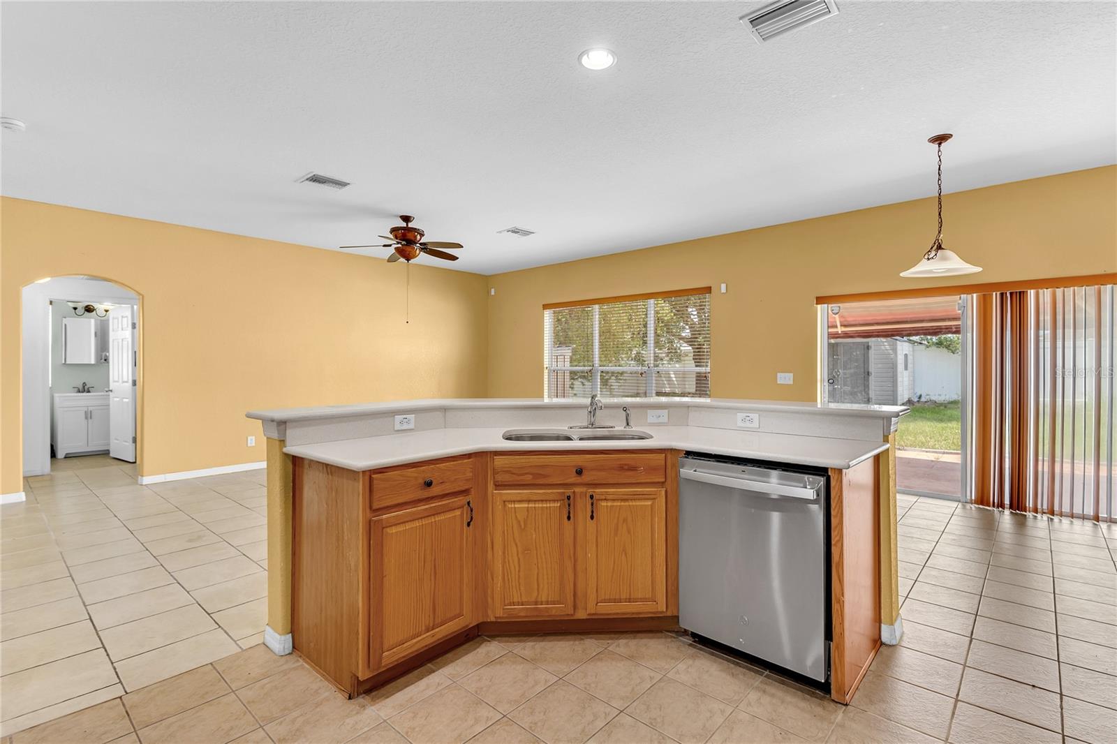 Image 11 of 37 For 255 Towerview Drive W