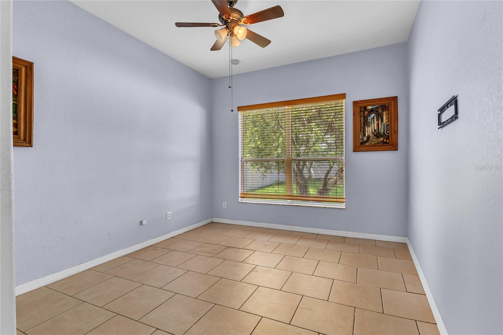 Image 15 of 37 For 255 Towerview Drive W