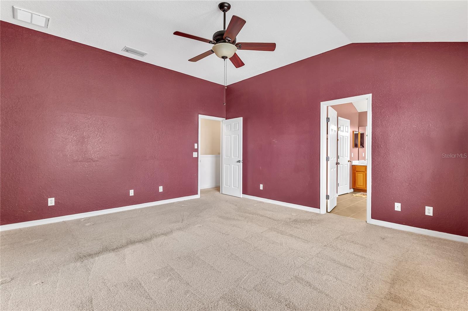 Image 17 of 37 For 255 Towerview Drive W