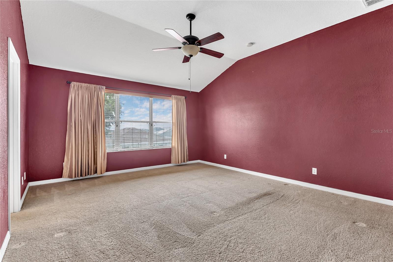 Image 18 of 37 For 255 Towerview Drive W