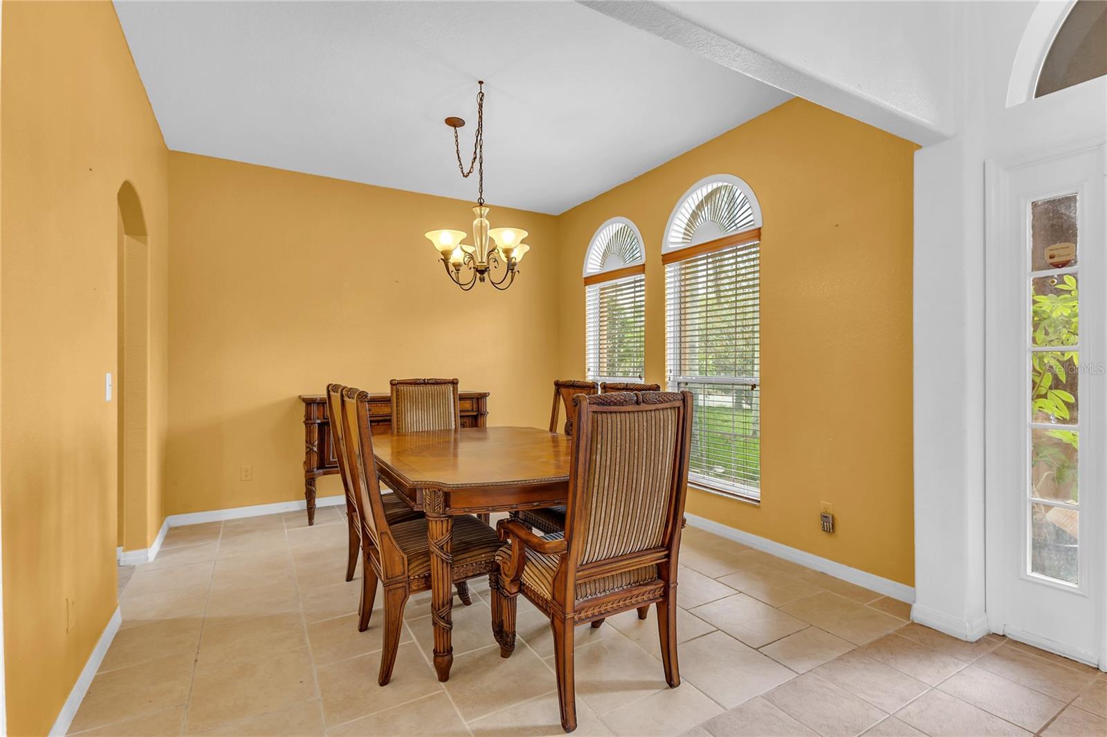 Image 2 of 37 For 255 Towerview Drive W