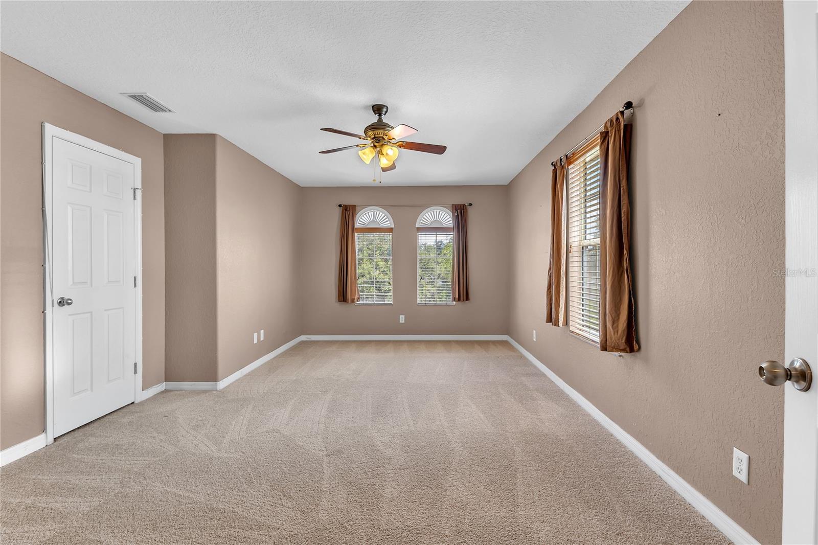 Image 23 of 37 For 255 Towerview Drive W