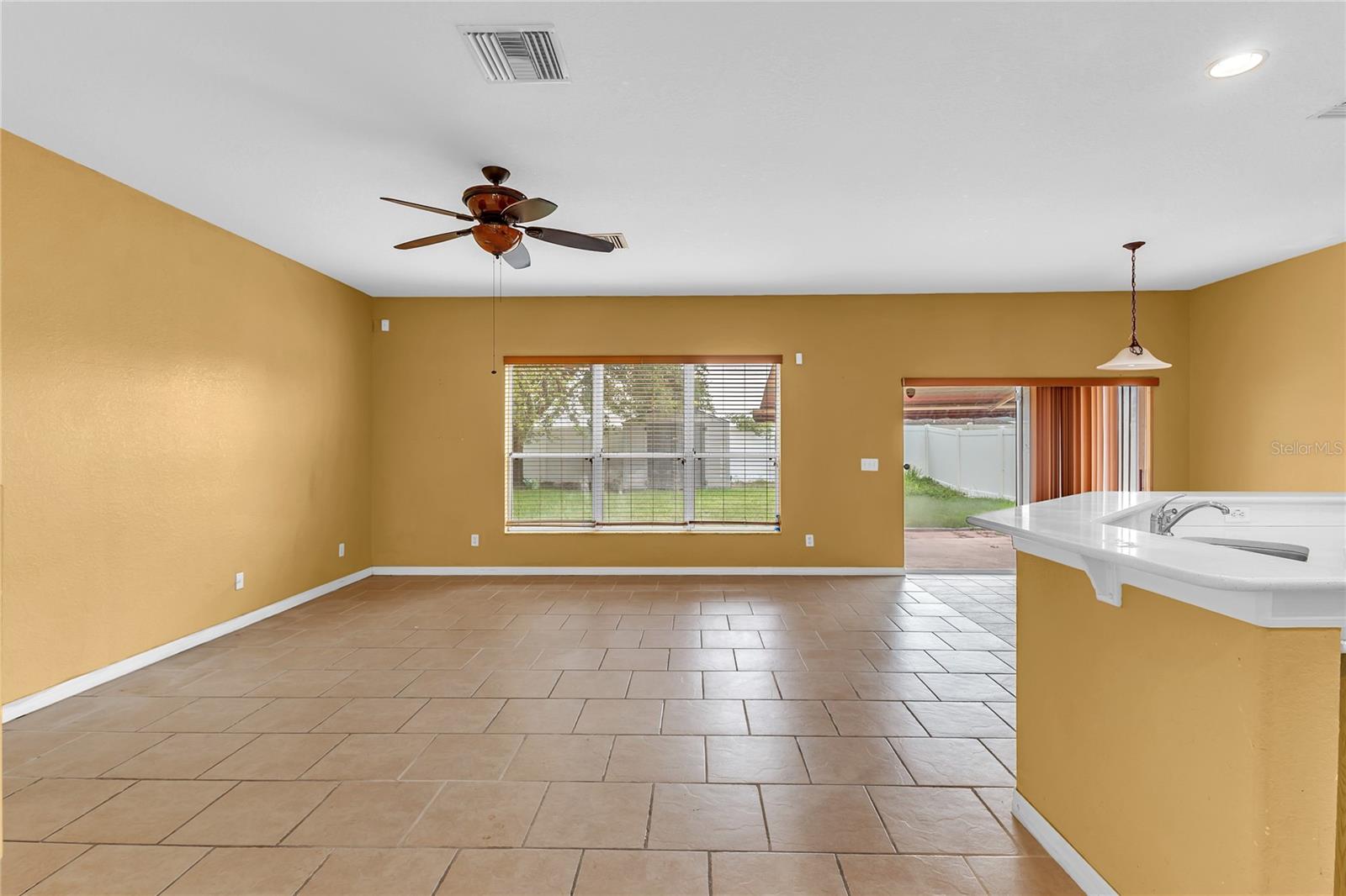 Image 4 of 37 For 255 Towerview Drive W
