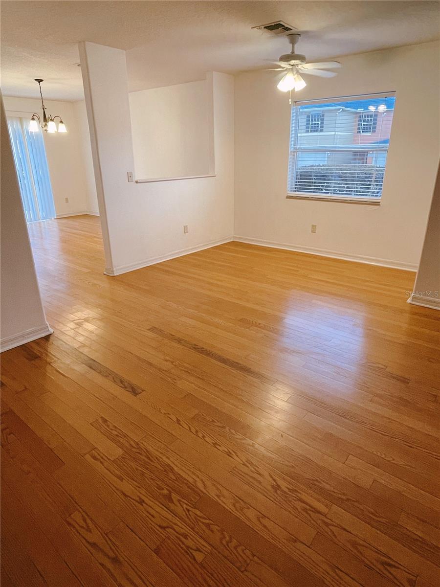 Image 11 of 24 For 12755 Somerset Oaks Street
