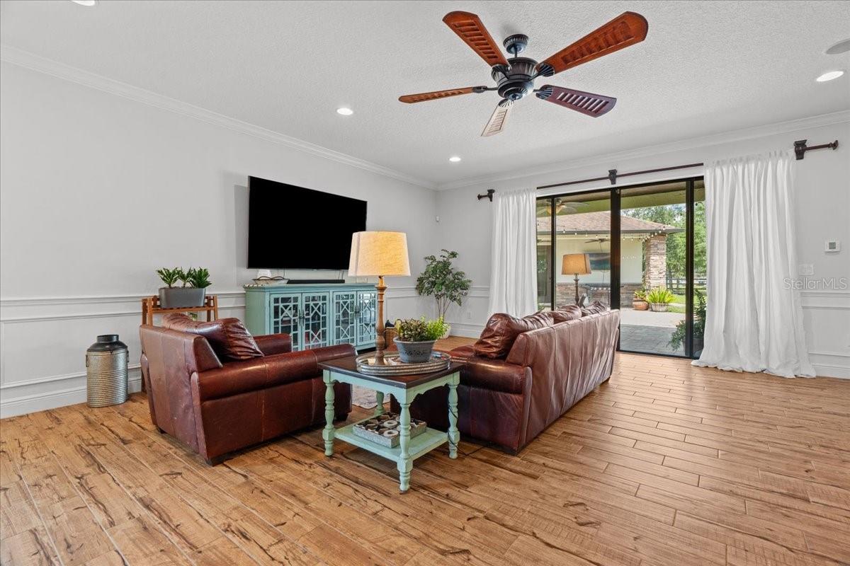Image 10 of 58 For 6053 Dallas Boulevard
