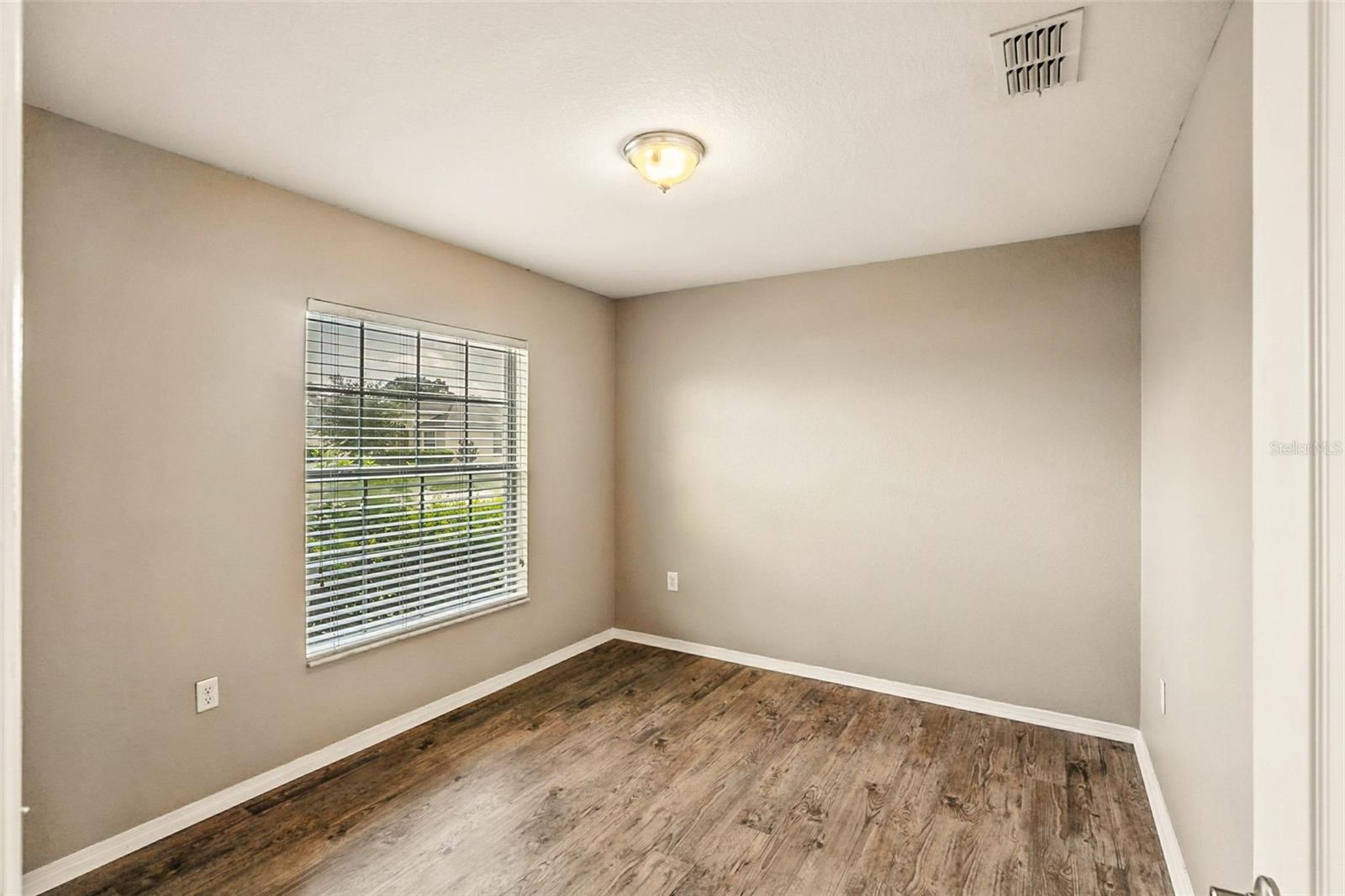 Image 10 of 25 For 6867 Heatherbrook Drive