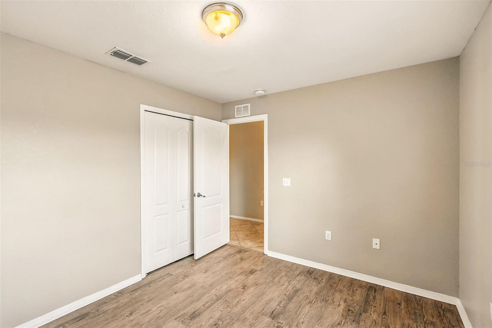 Image 11 of 25 For 6867 Heatherbrook Drive