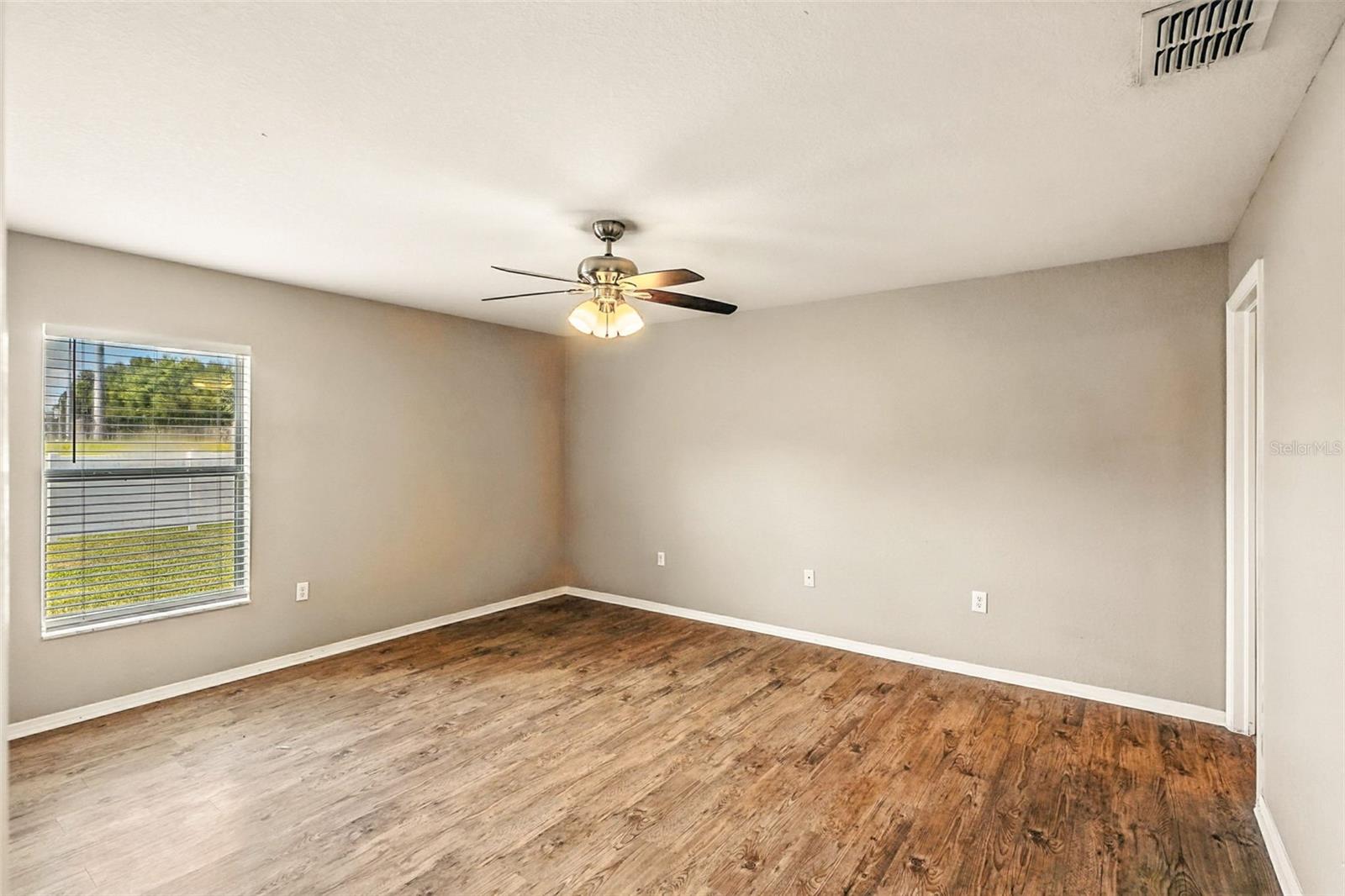 Image 12 of 25 For 6867 Heatherbrook Drive