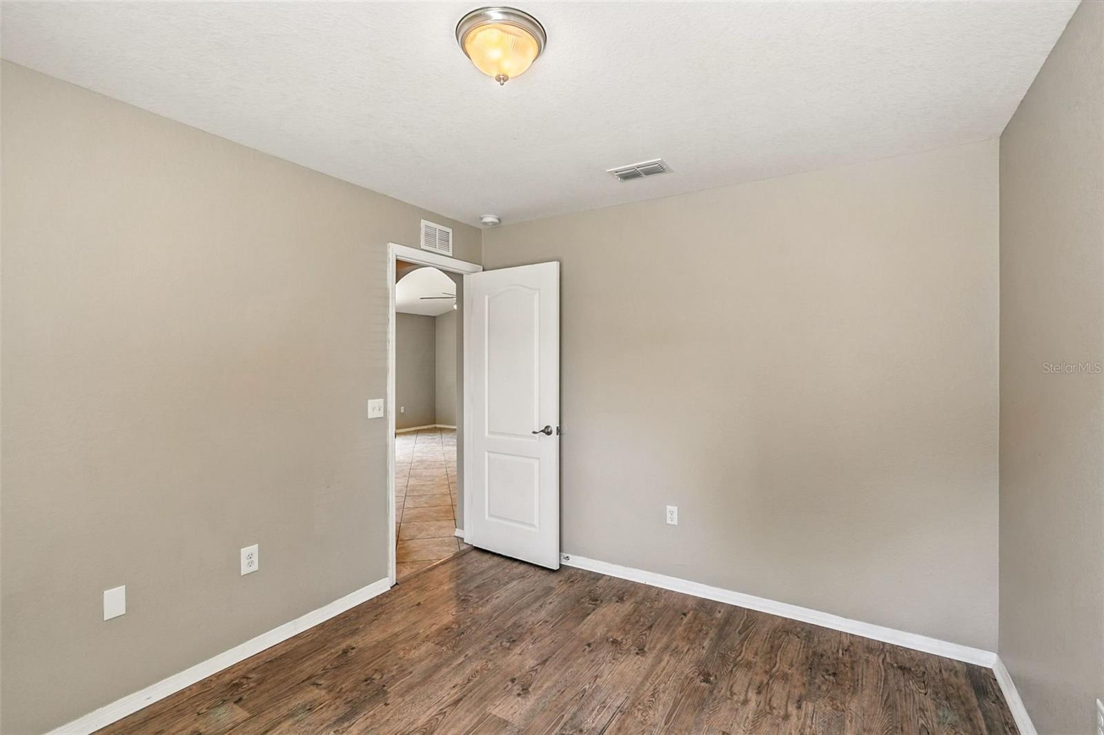 Image 16 of 25 For 6867 Heatherbrook Drive