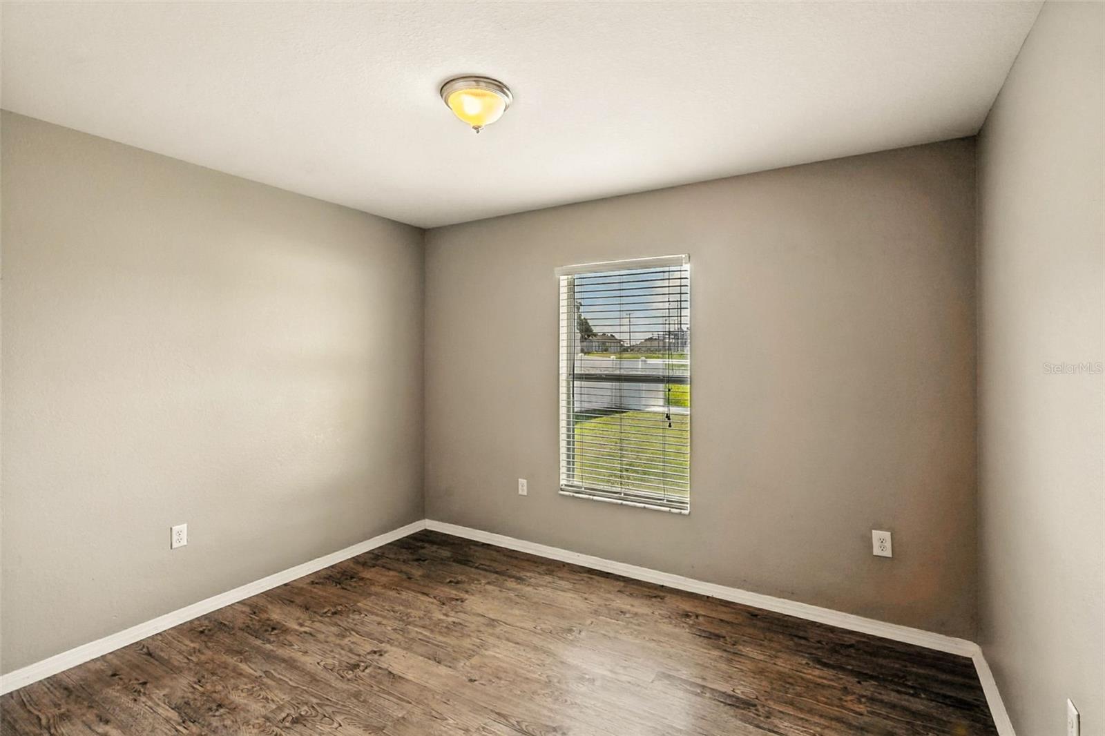 Image 17 of 25 For 6867 Heatherbrook Drive