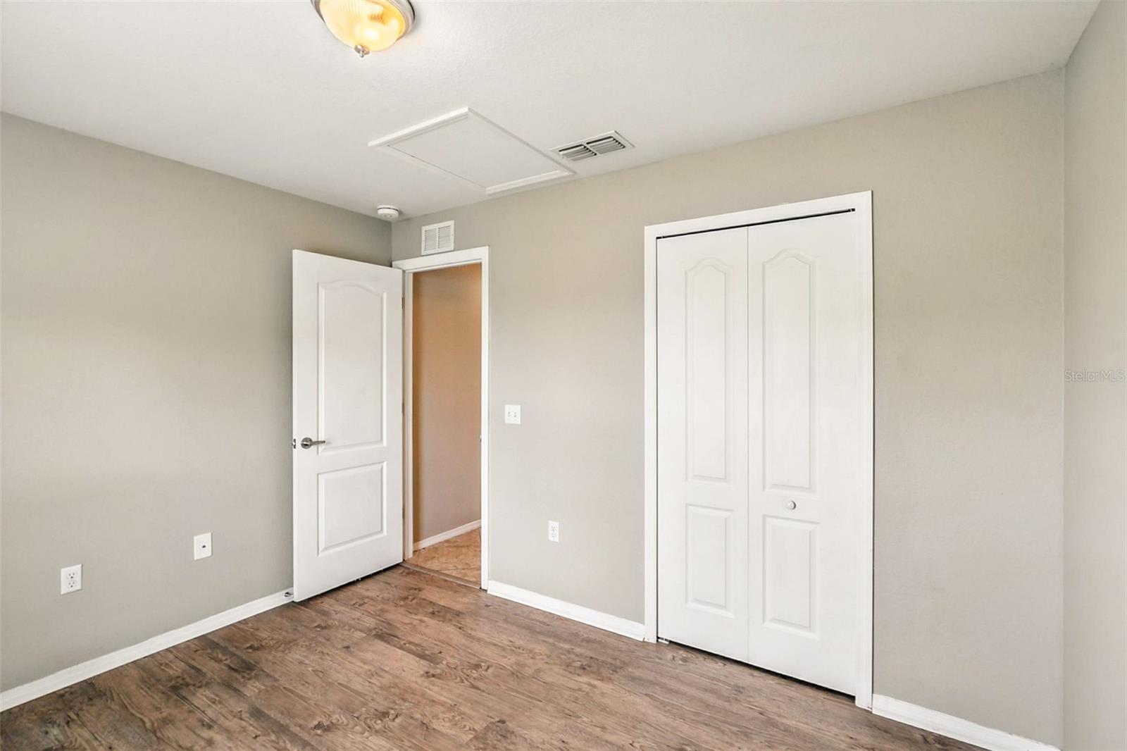 Image 18 of 25 For 6867 Heatherbrook Drive