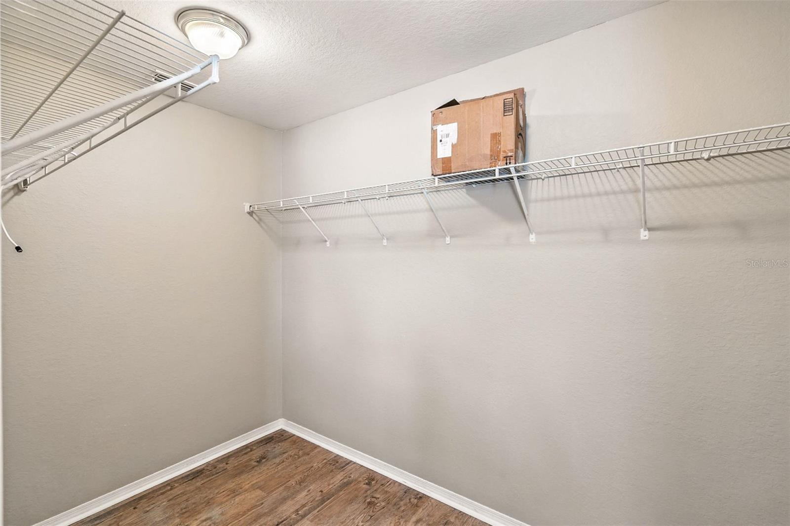 Image 20 of 25 For 6867 Heatherbrook Drive
