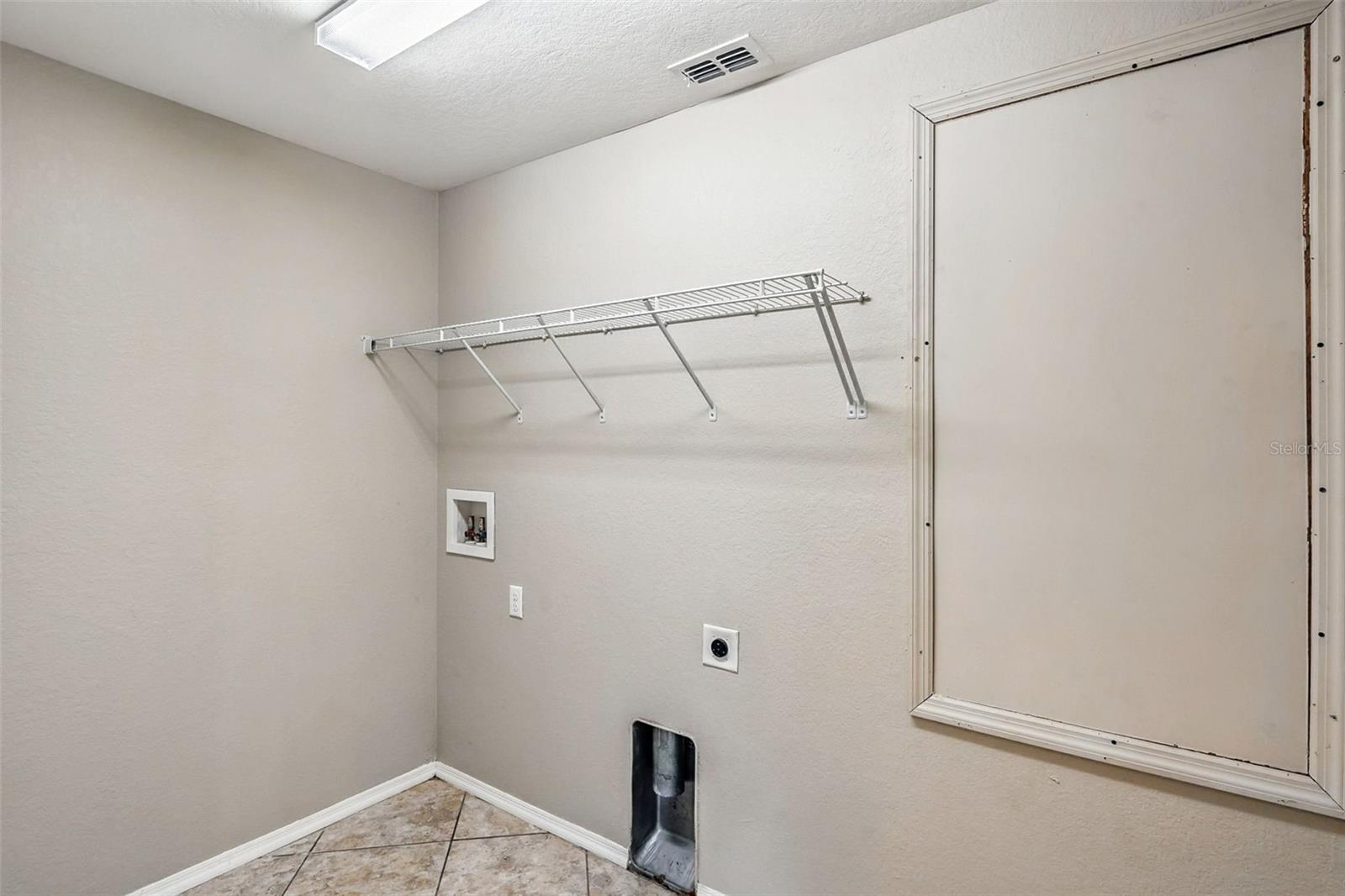 Image 21 of 25 For 6867 Heatherbrook Drive