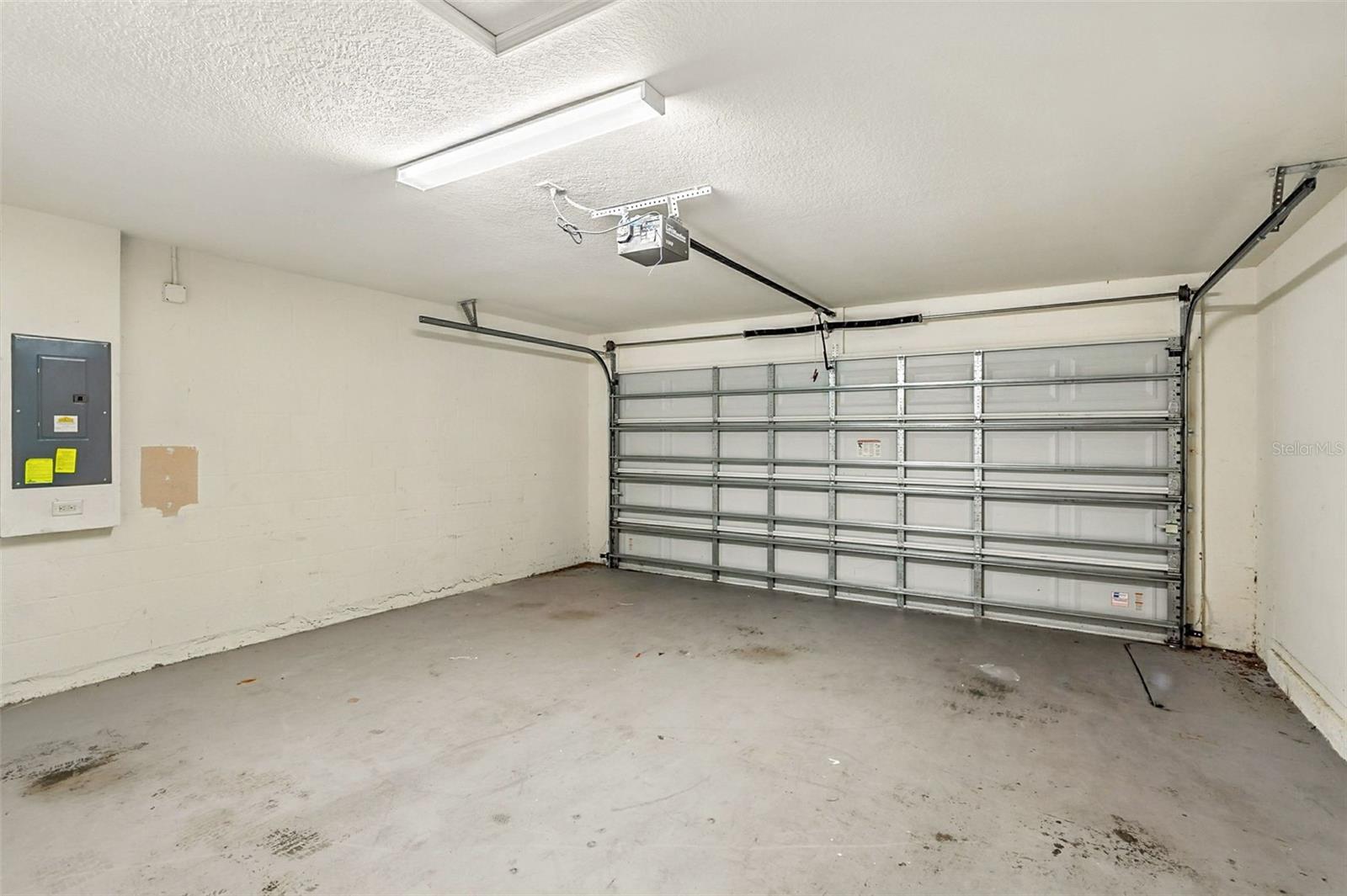 Image 22 of 25 For 6867 Heatherbrook Drive