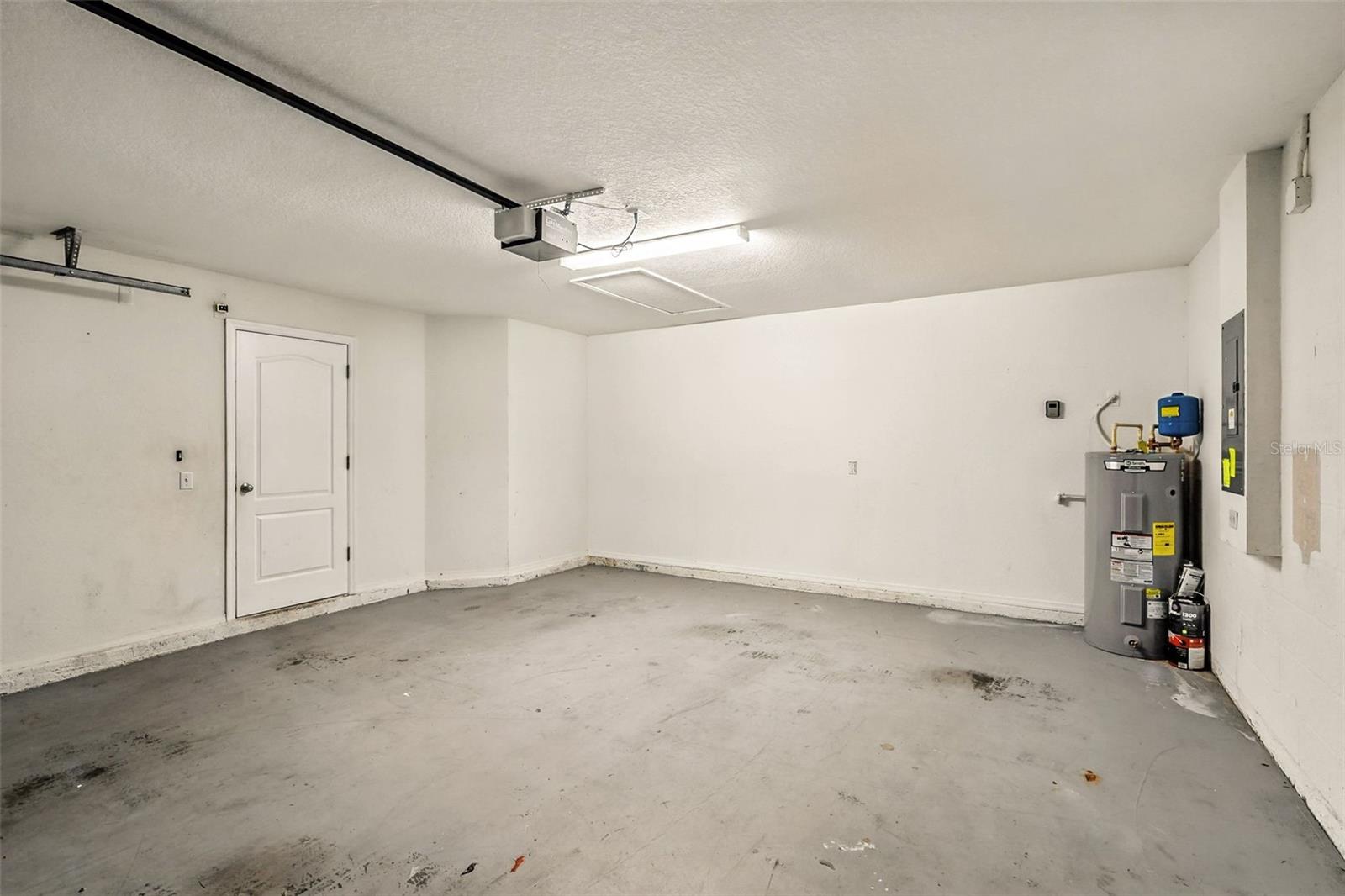 Image 23 of 25 For 6867 Heatherbrook Drive