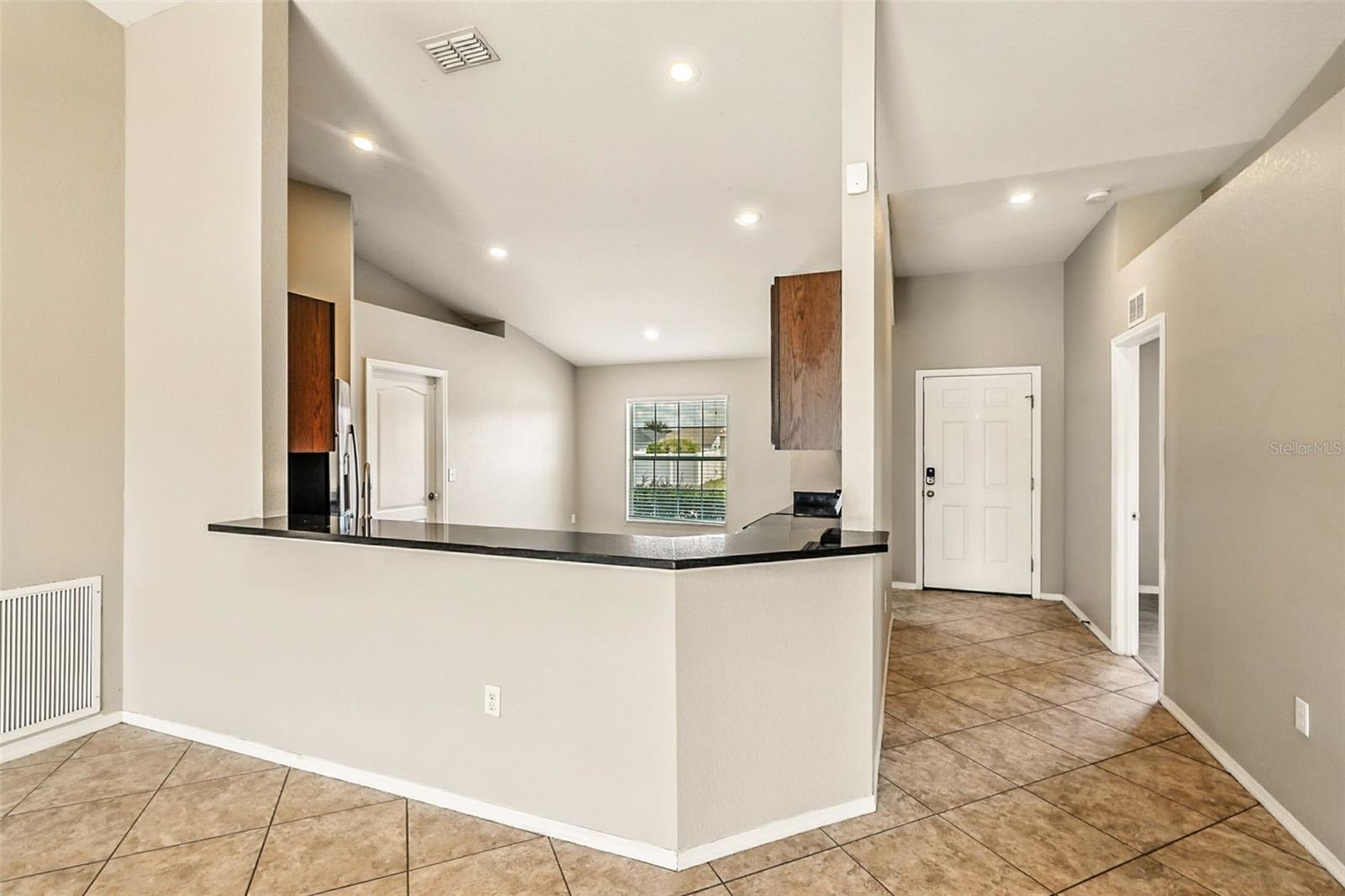 Image 6 of 25 For 6867 Heatherbrook Drive