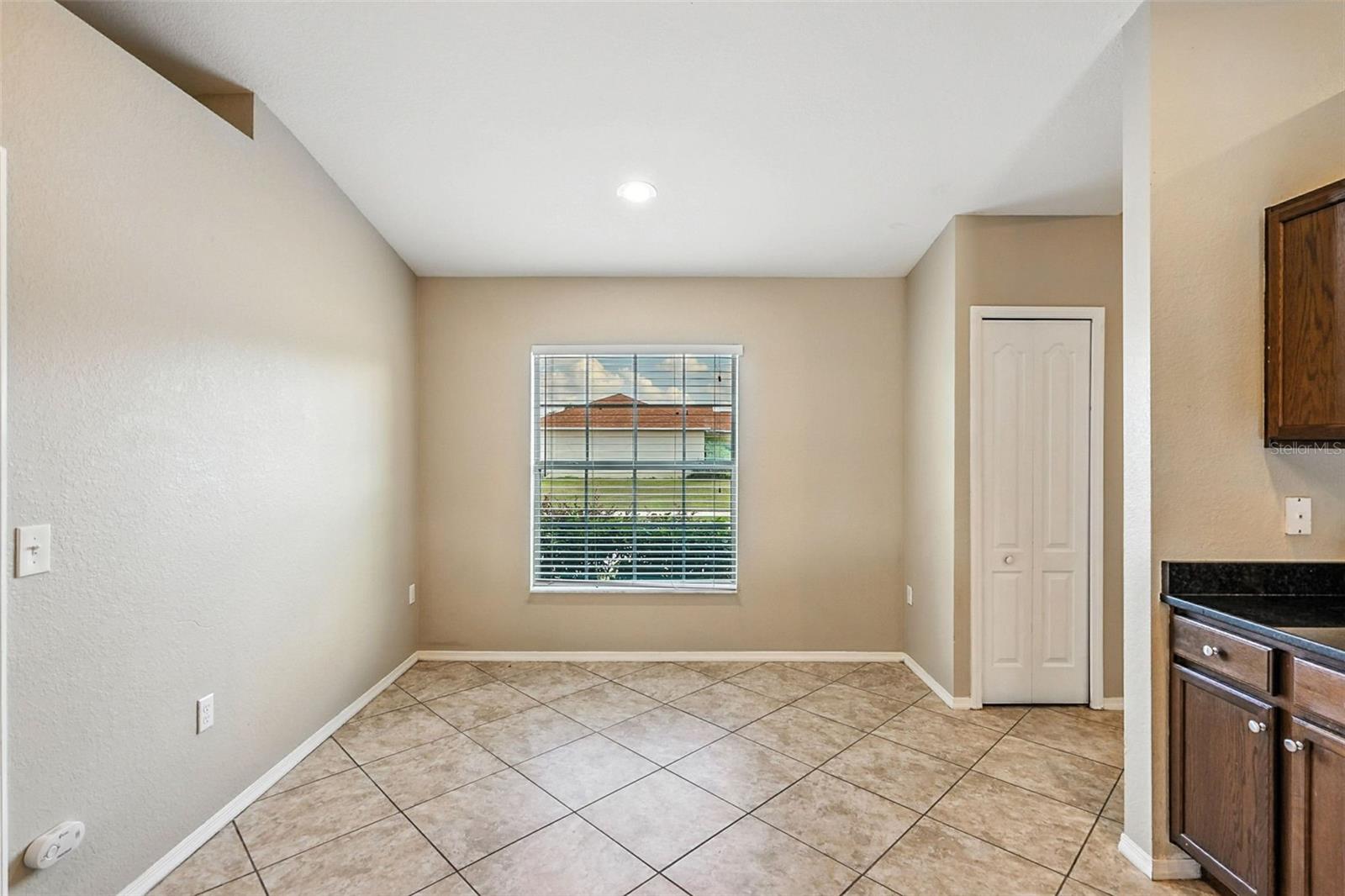 Image 9 of 25 For 6867 Heatherbrook Drive