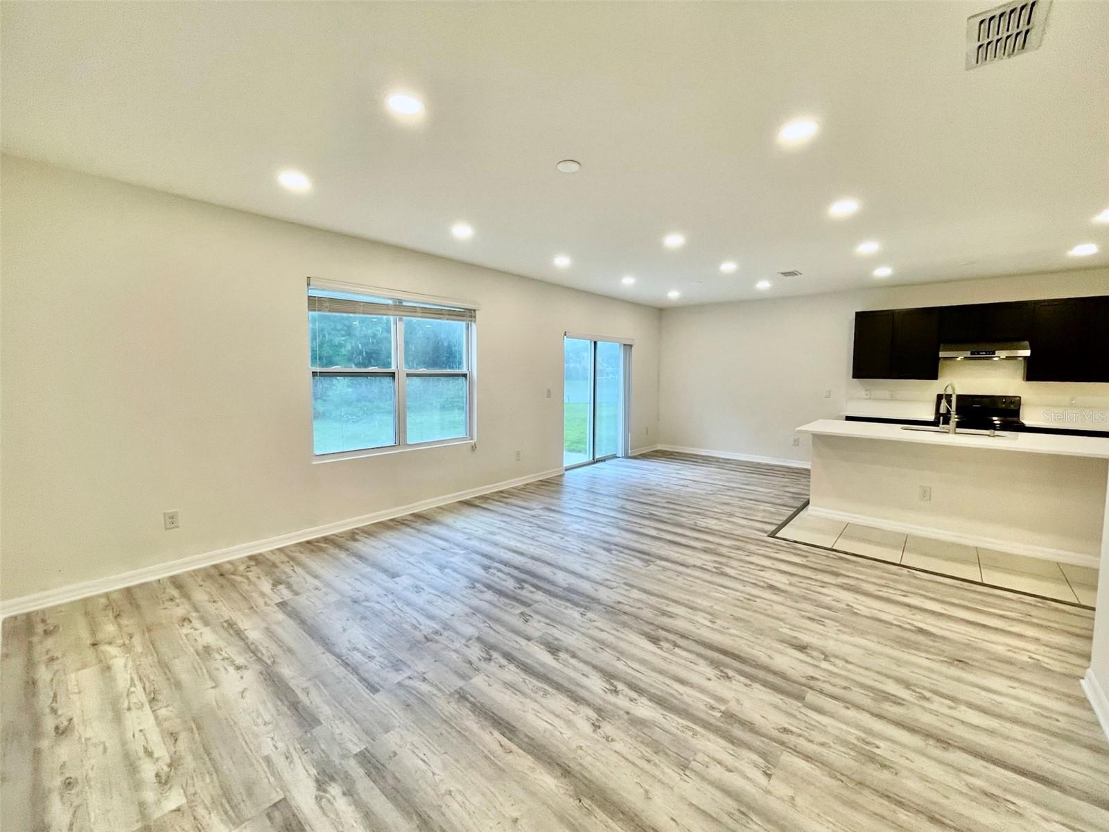 Image 7 of 22 For 16724 Citrus Parkway