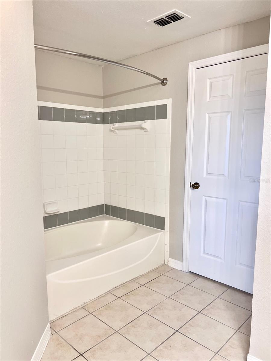 Image 19 of 37 For 6627 Queens Borough Avenue 102
