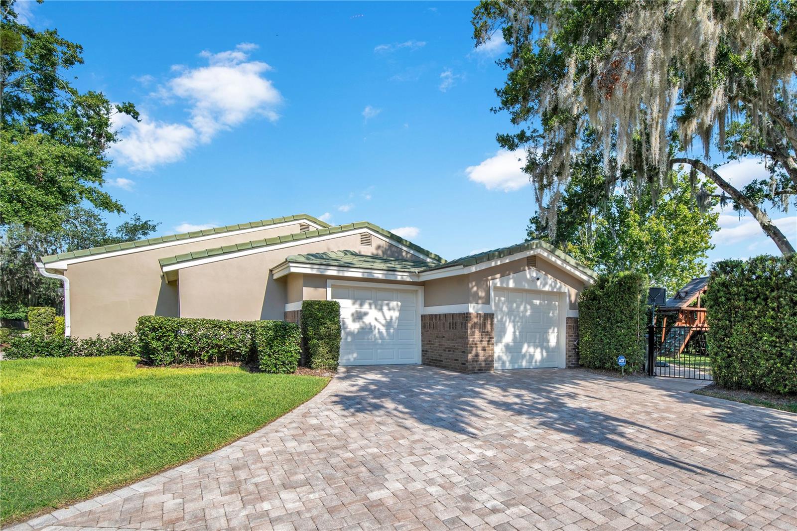 Listing photo id 8 for 525 Mandalay Road