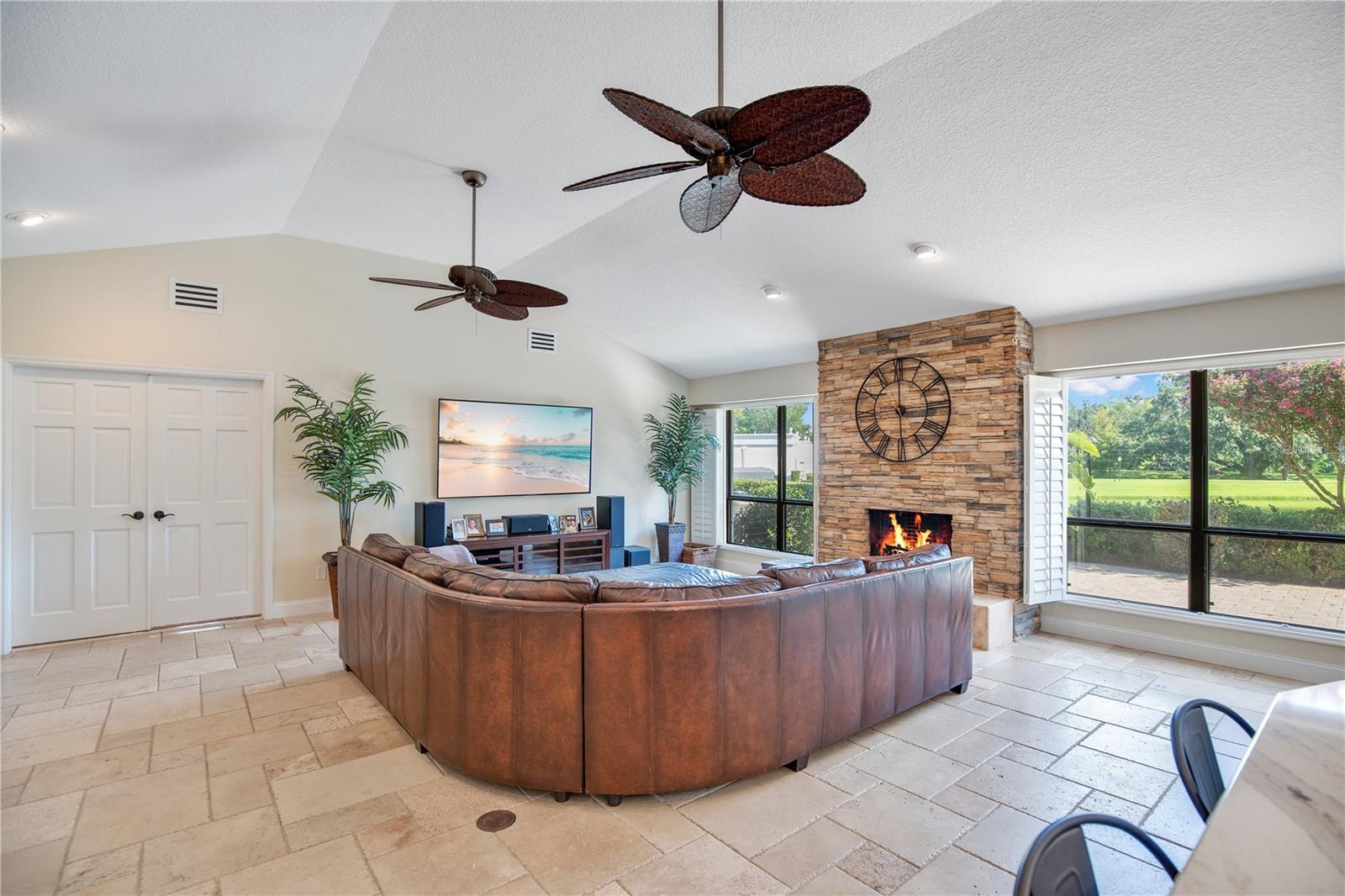 Listing photo id 9 for 525 Mandalay Road