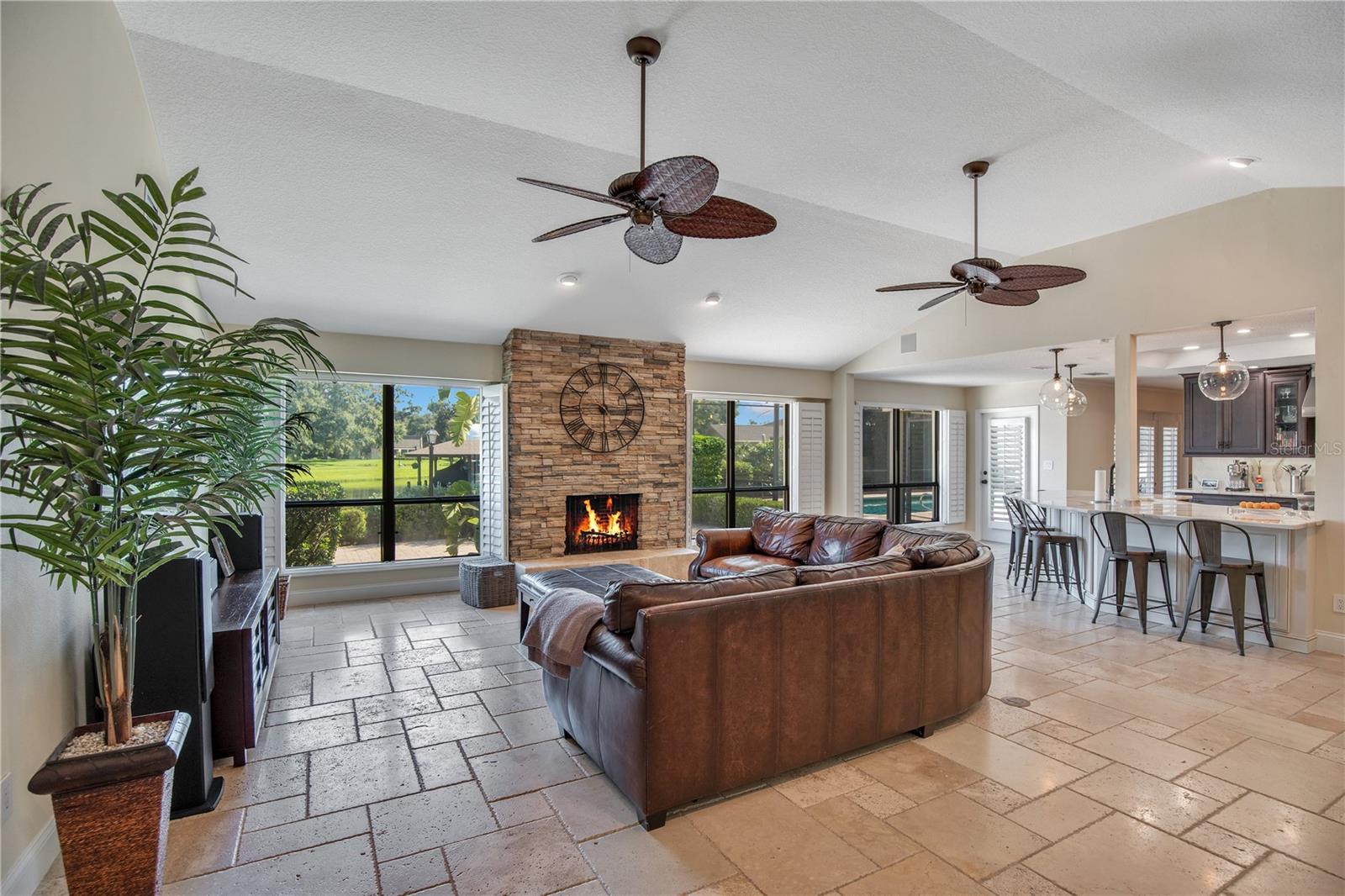Listing photo id 12 for 525 Mandalay Road