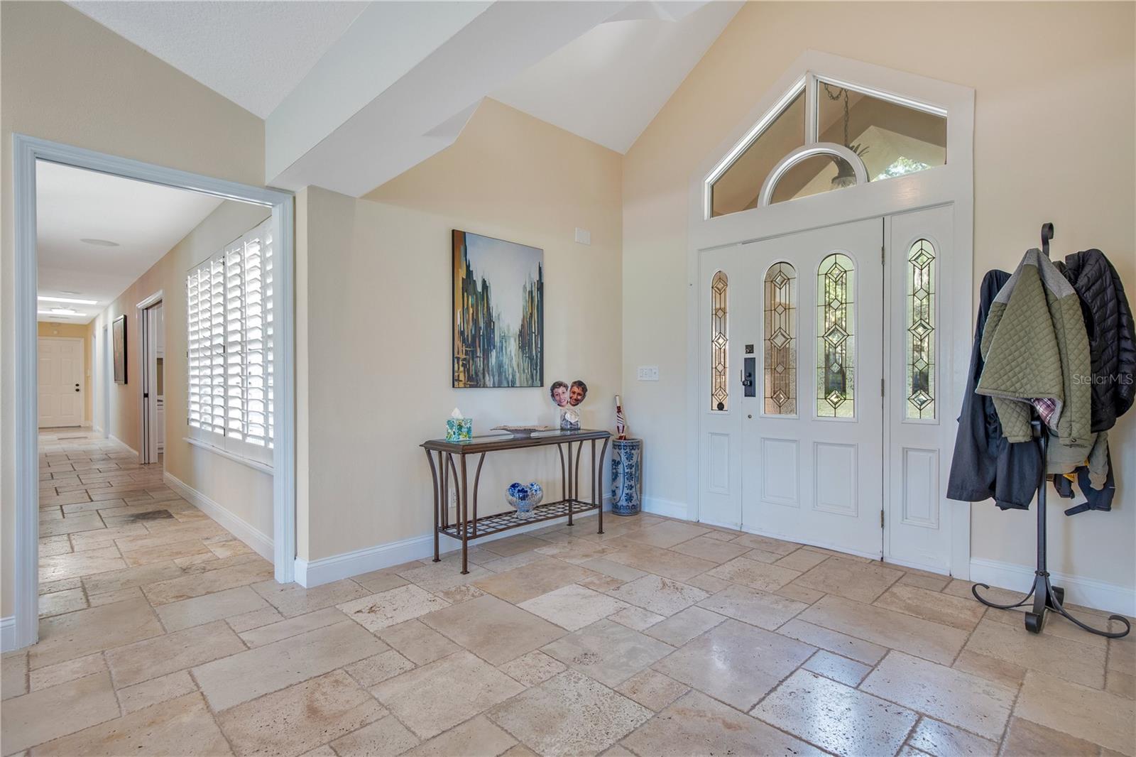 Listing photo id 15 for 525 Mandalay Road