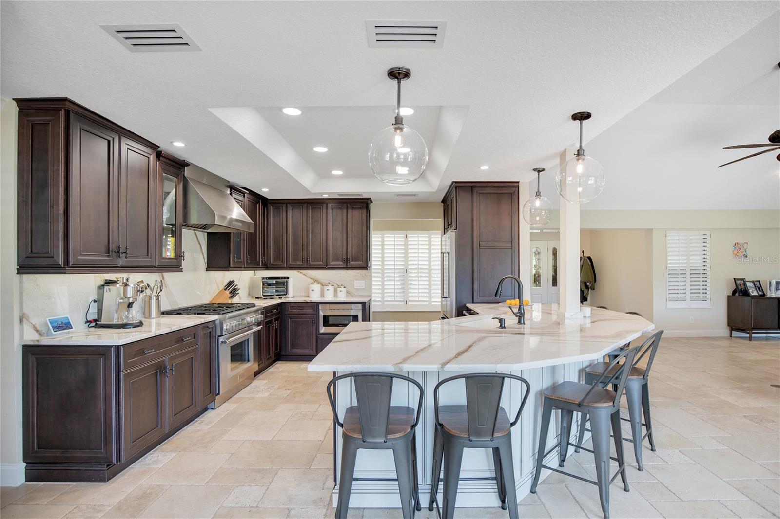 Listing photo id 17 for 525 Mandalay Road