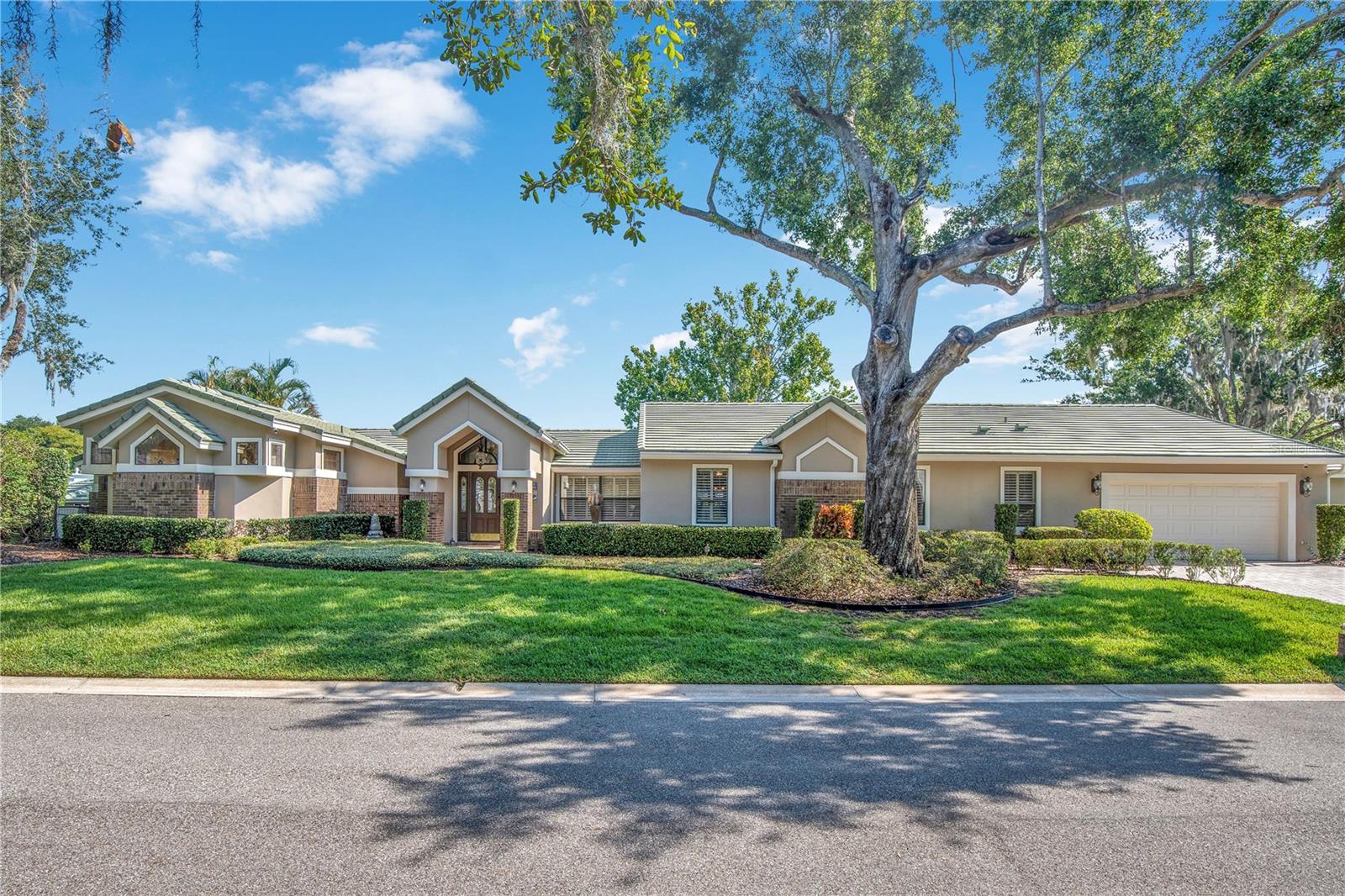 Listing photo id 0 for 525 Mandalay Road