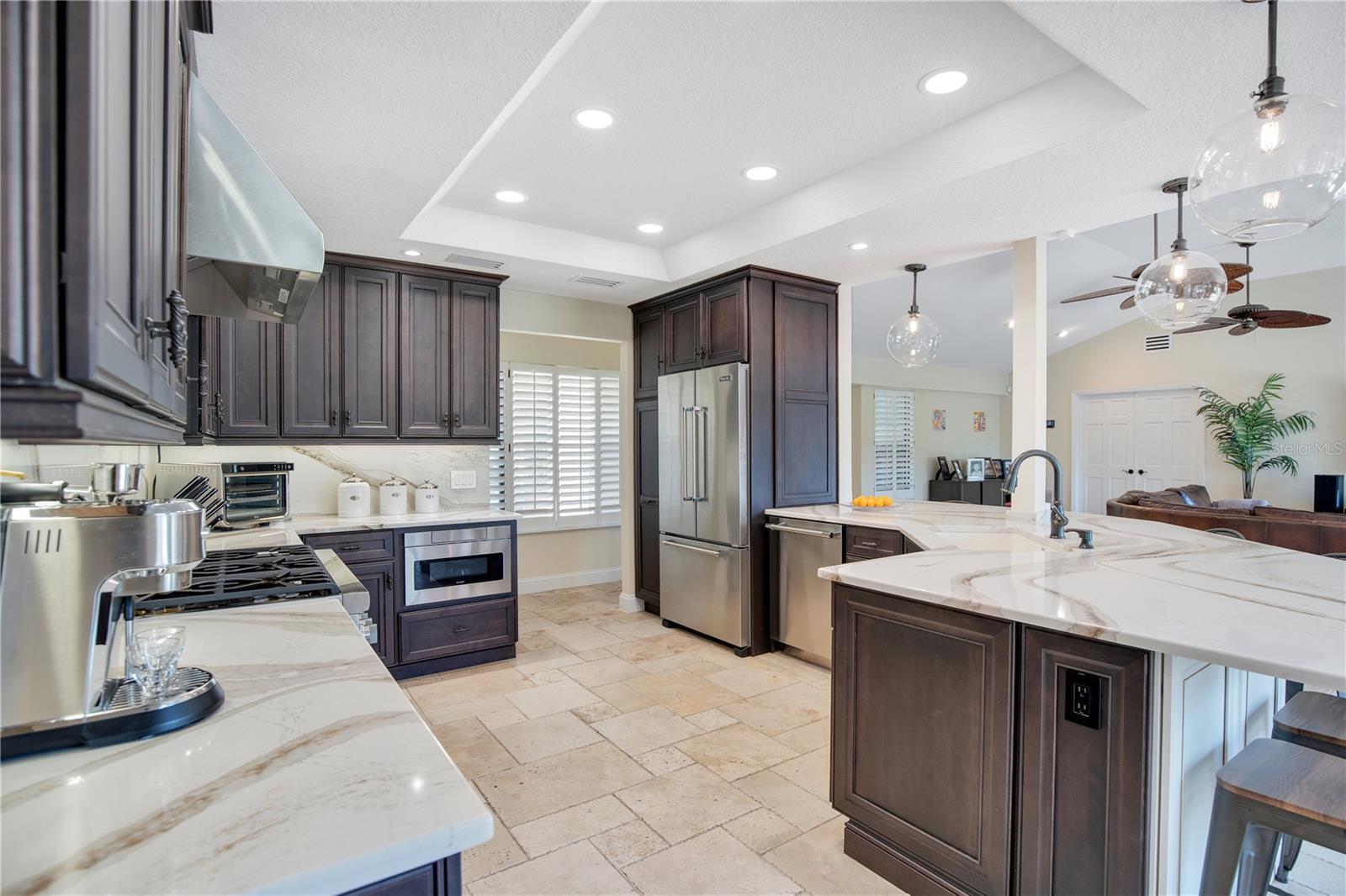 Listing photo id 18 for 525 Mandalay Road