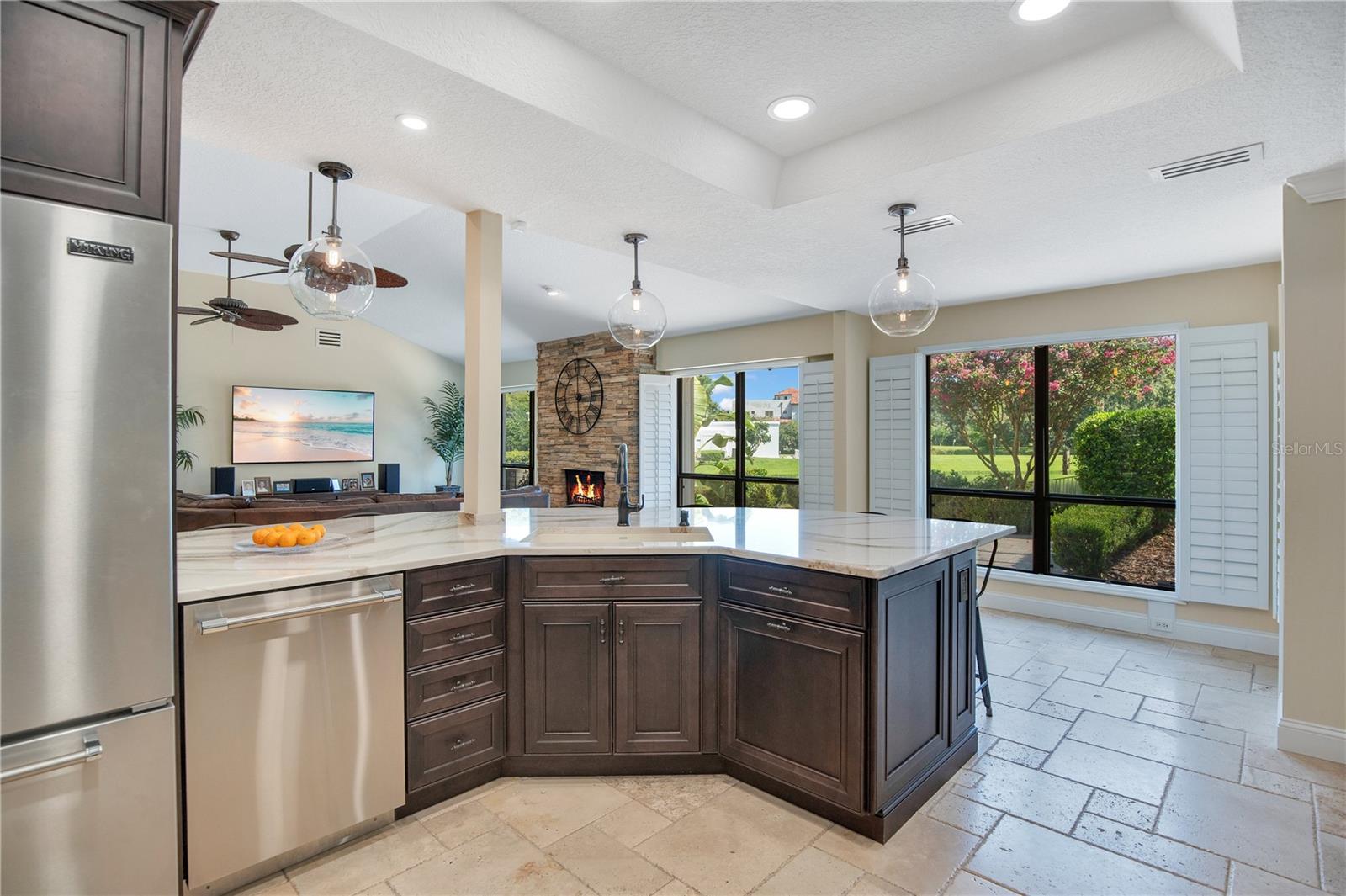 Listing photo id 21 for 525 Mandalay Road