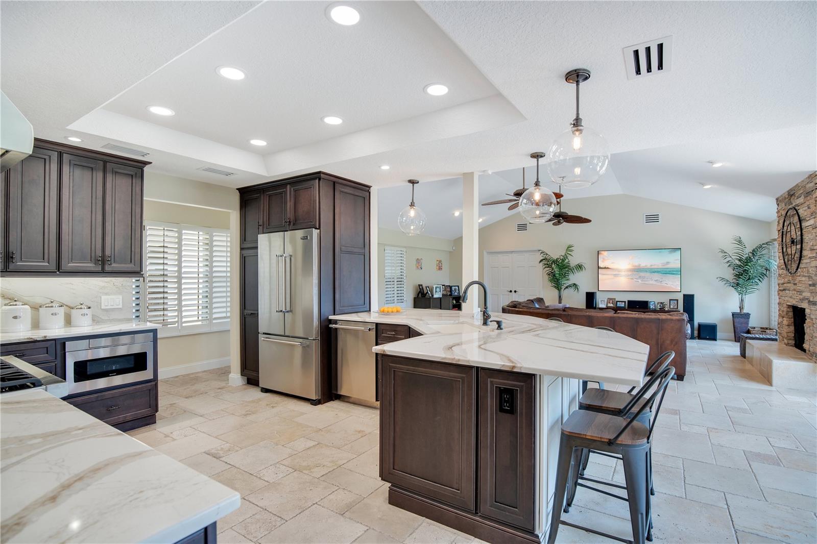 Listing photo id 22 for 525 Mandalay Road